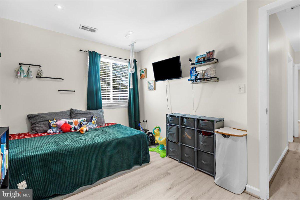 QUEENS PARK - Residential