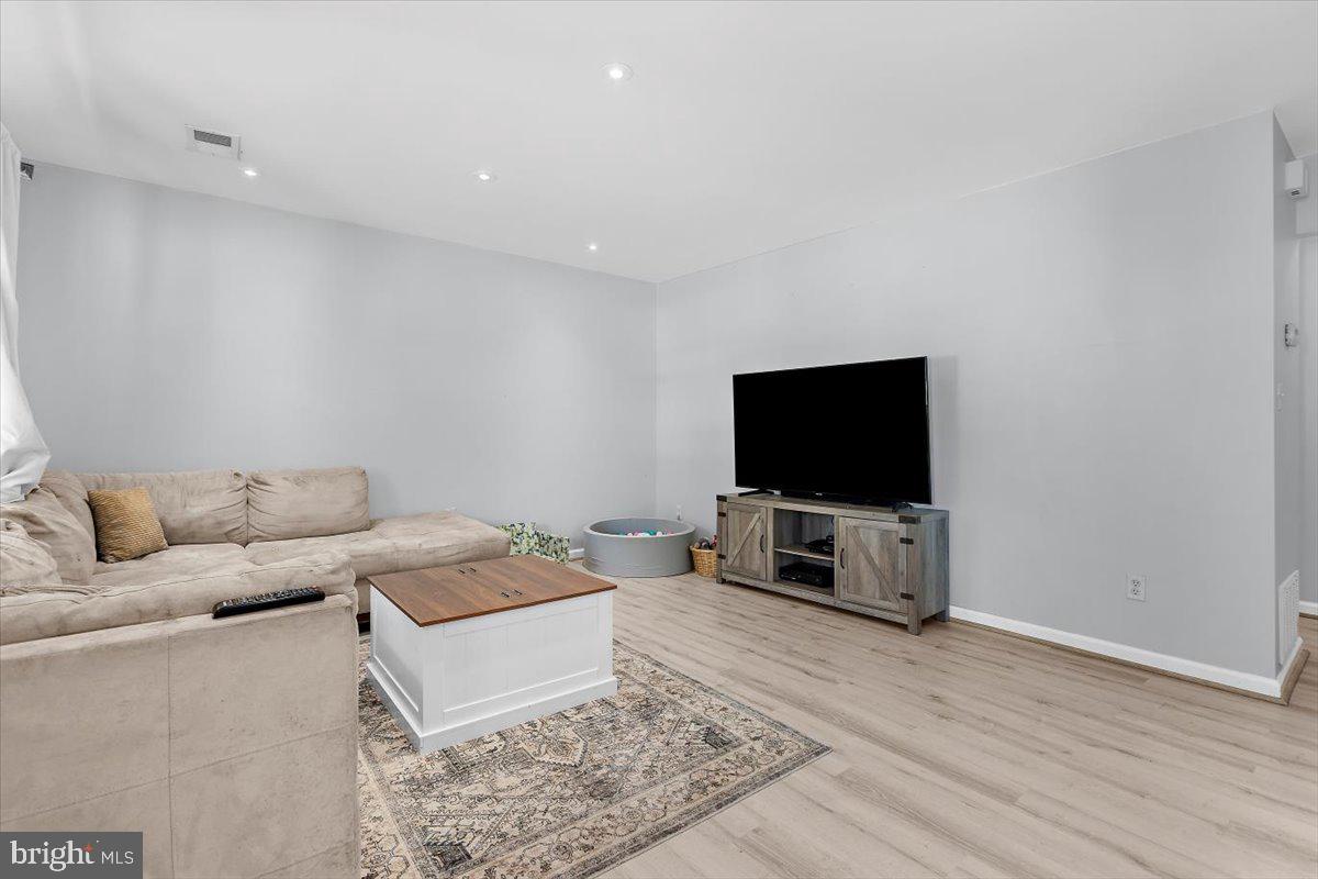 QUEENS PARK - Residential