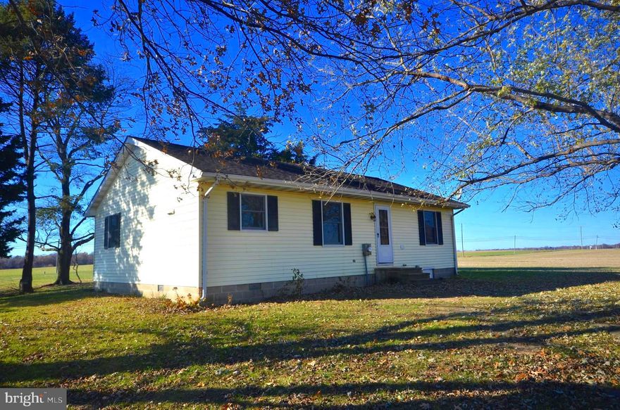 House on farmland - tenant responsible for approximately 1 acre of lawn care. Adorable 3 bedroom cottage privately located between Easton and Cordova. Large eat-in kitchen with newer appliances, living room, hall bath and separate laundry room. No pets.  Non-smokers. Credit check and references required. Washer and dryer as-is.
