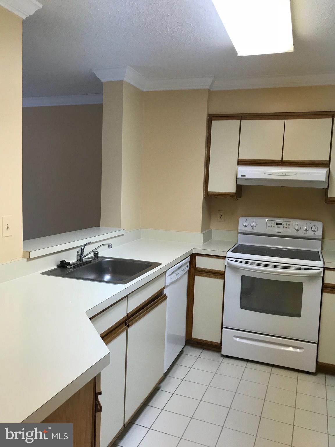 ASTORIA CONDOMINIUM - Residential Lease