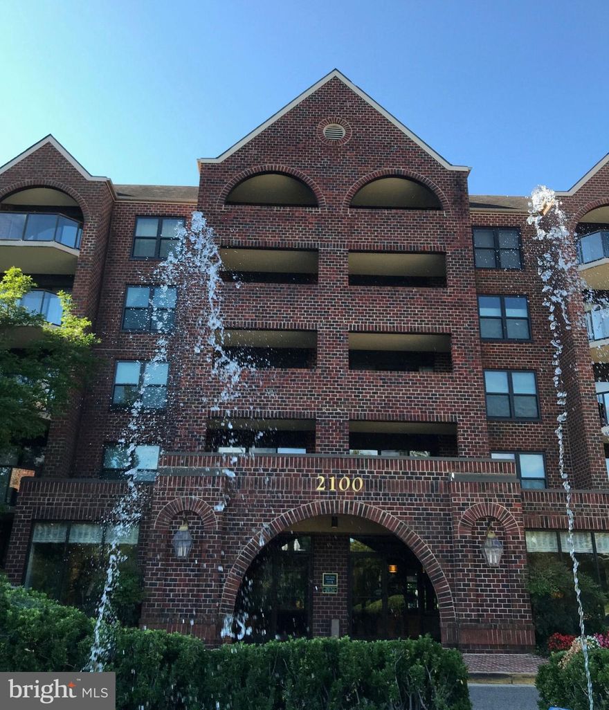 In-unit Washer/Dryer plus Glassed-In Sunroom for extra space (work from home???).  Sunroom provides additional/bonus  square footage above the 721 sq. ft.   Garage.  Ultra-Quiet, private/green side of the Astoria; you would never know you are  a quick walk to Courthouse Metro, Rosslyn & Key Bridge.  In-unit Washer and Dryer.  Glorious serene views of open greenery  from Bedroom, Living Room and SunRoom/Terrace. Three closets in Bedroom (one is a walk-in). Solid, secure building in a golden location.  Walk to Metro - Walk across Key Bridge.  Well maintained; on-site management; extra storage & dedicated garage. Great amenities.  Pool, Tennis court, party room & club room w/kitchen adjacent to fitness rm. & pool/grills. VACANT and ready for new Tenant.  No pets/No smokers.