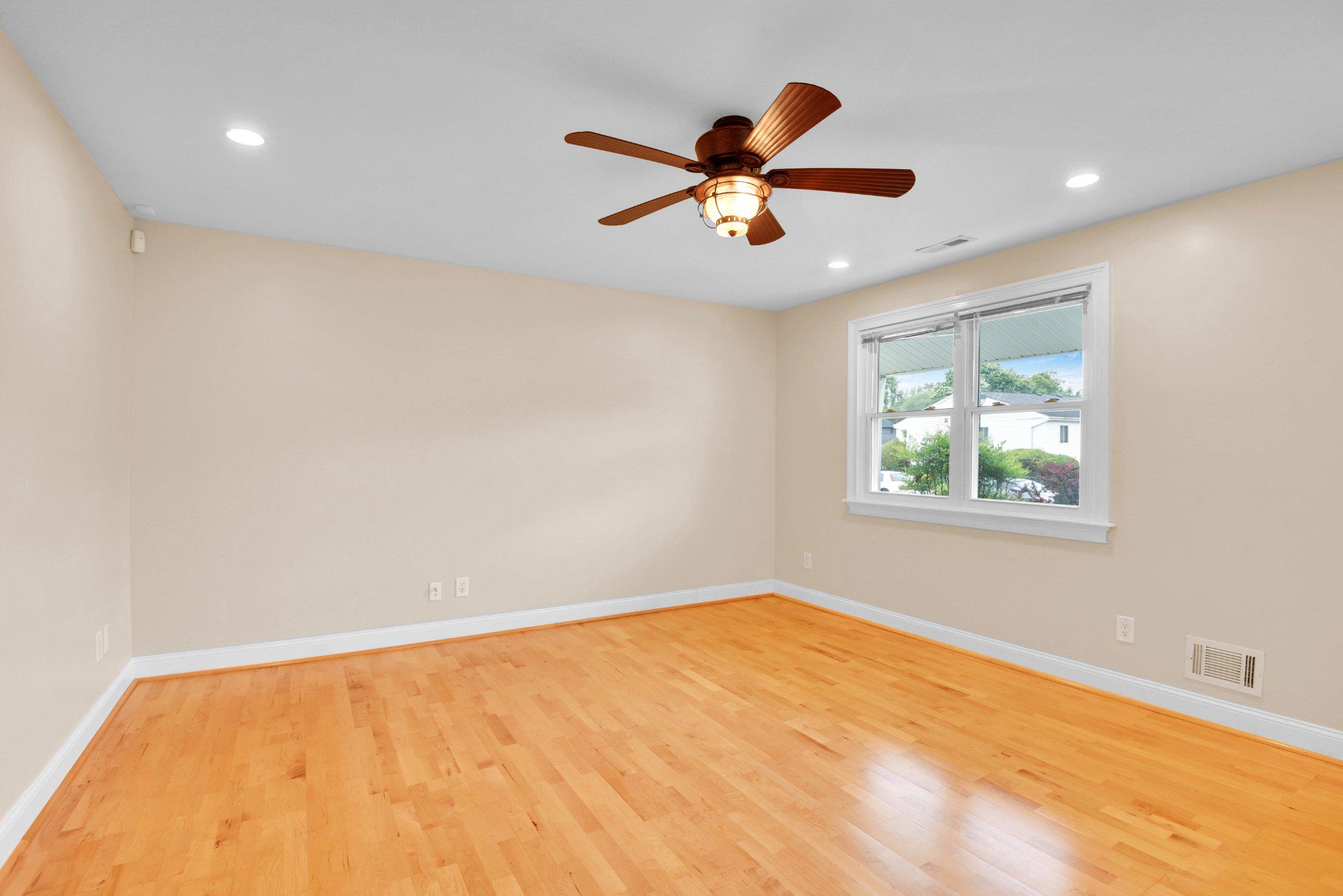 QUEENS PARK - Residential