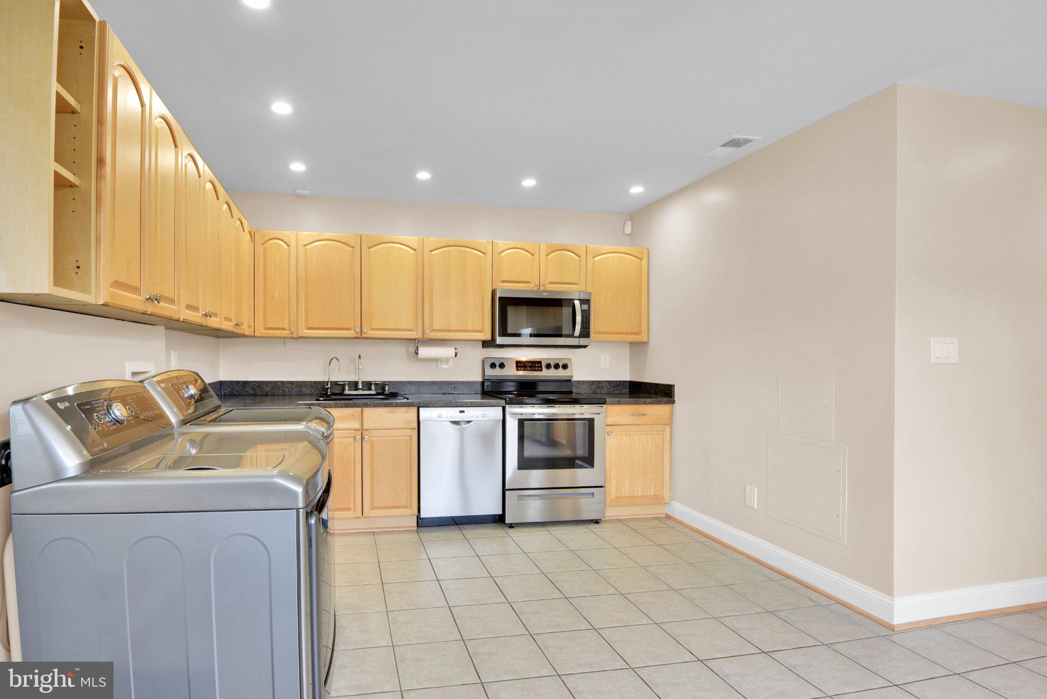 QUEENS PARK - Residential