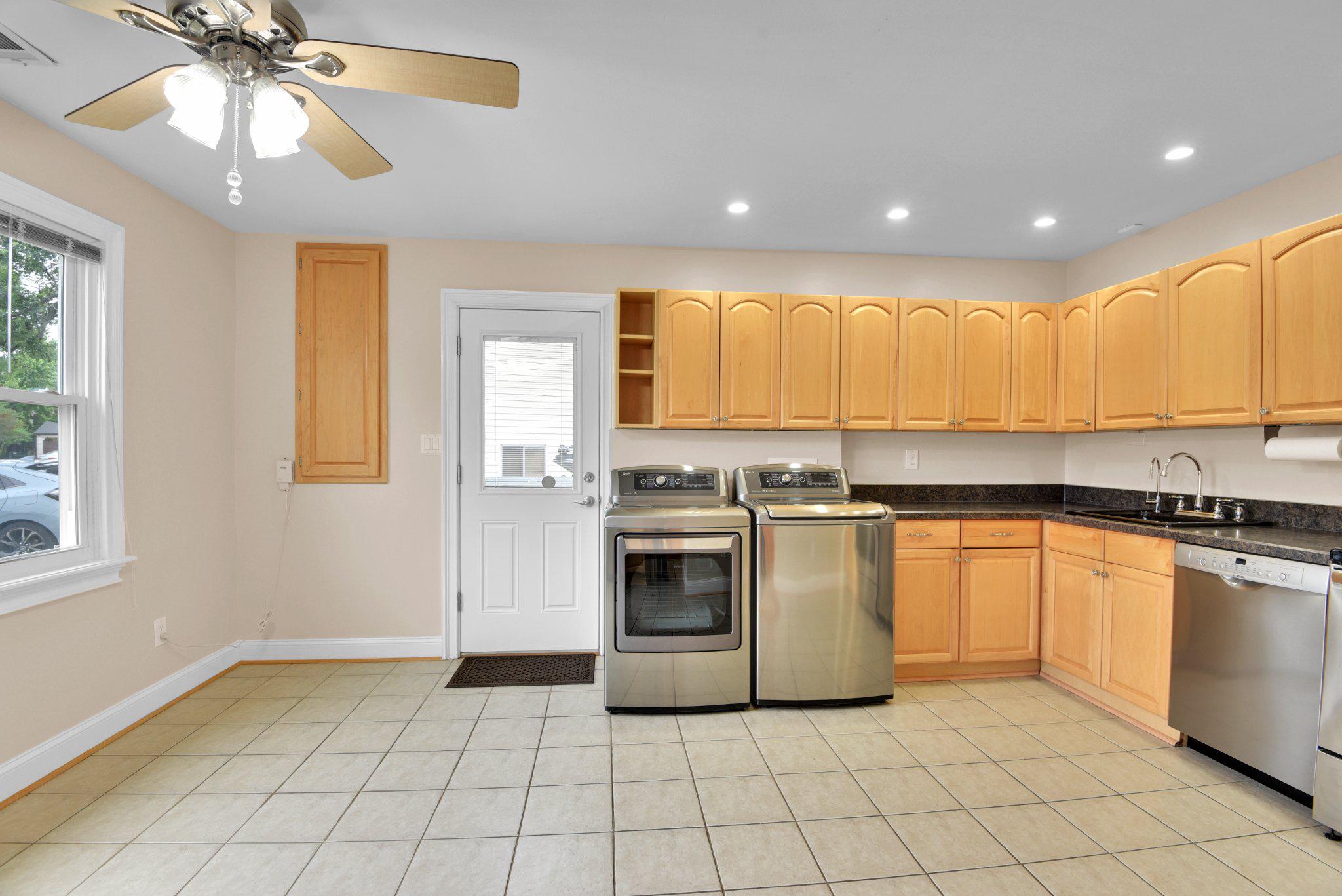 QUEENS PARK - Residential
