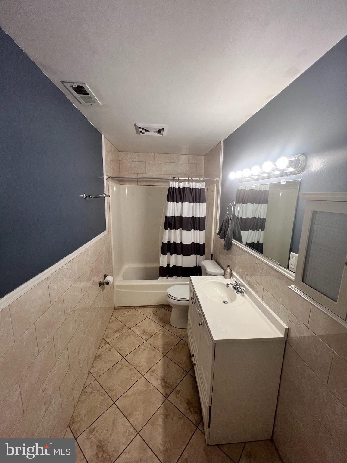 ORCHARD HILLS - Residential Lease