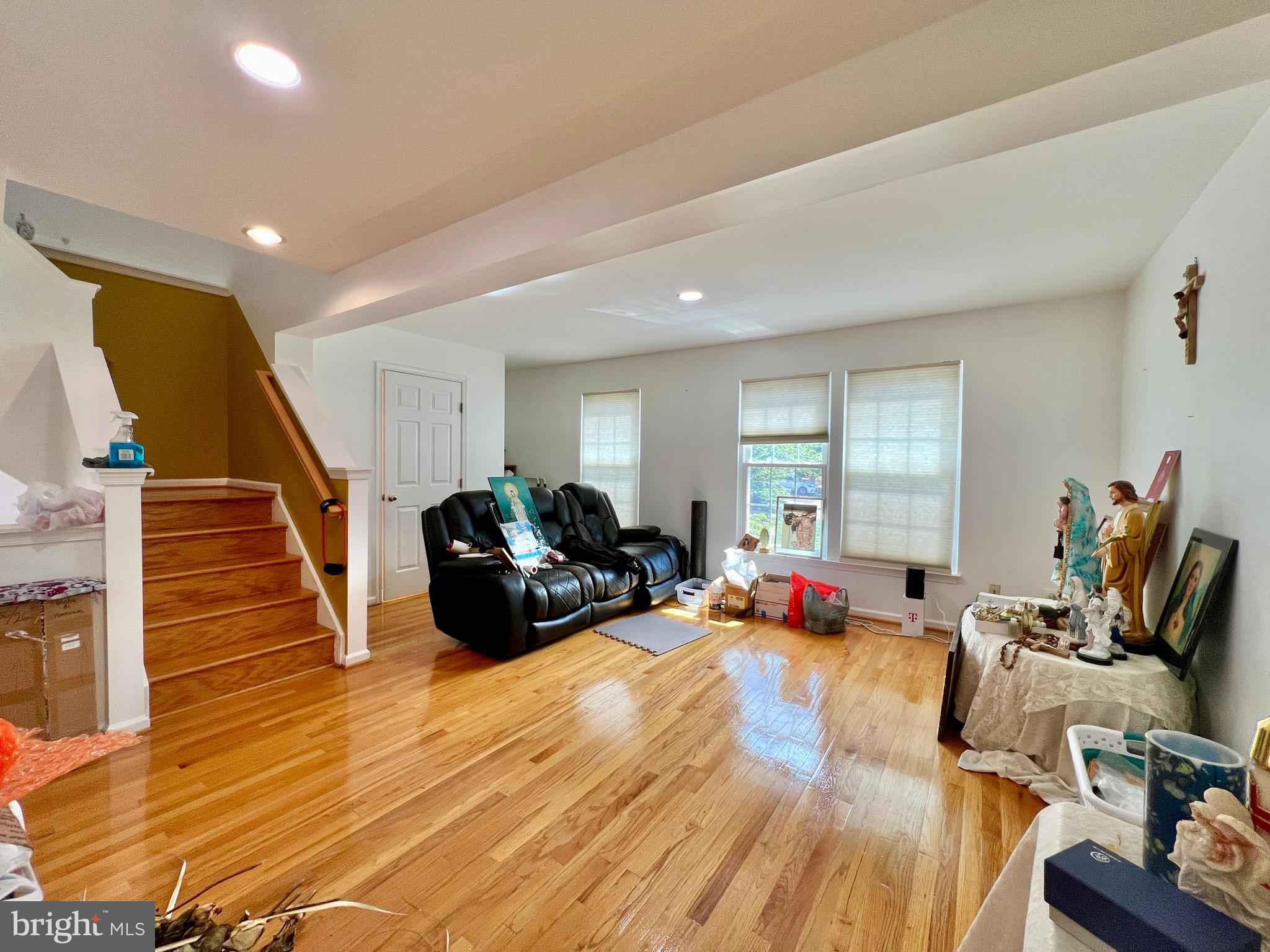 COMPTON VILLAGE - Residential