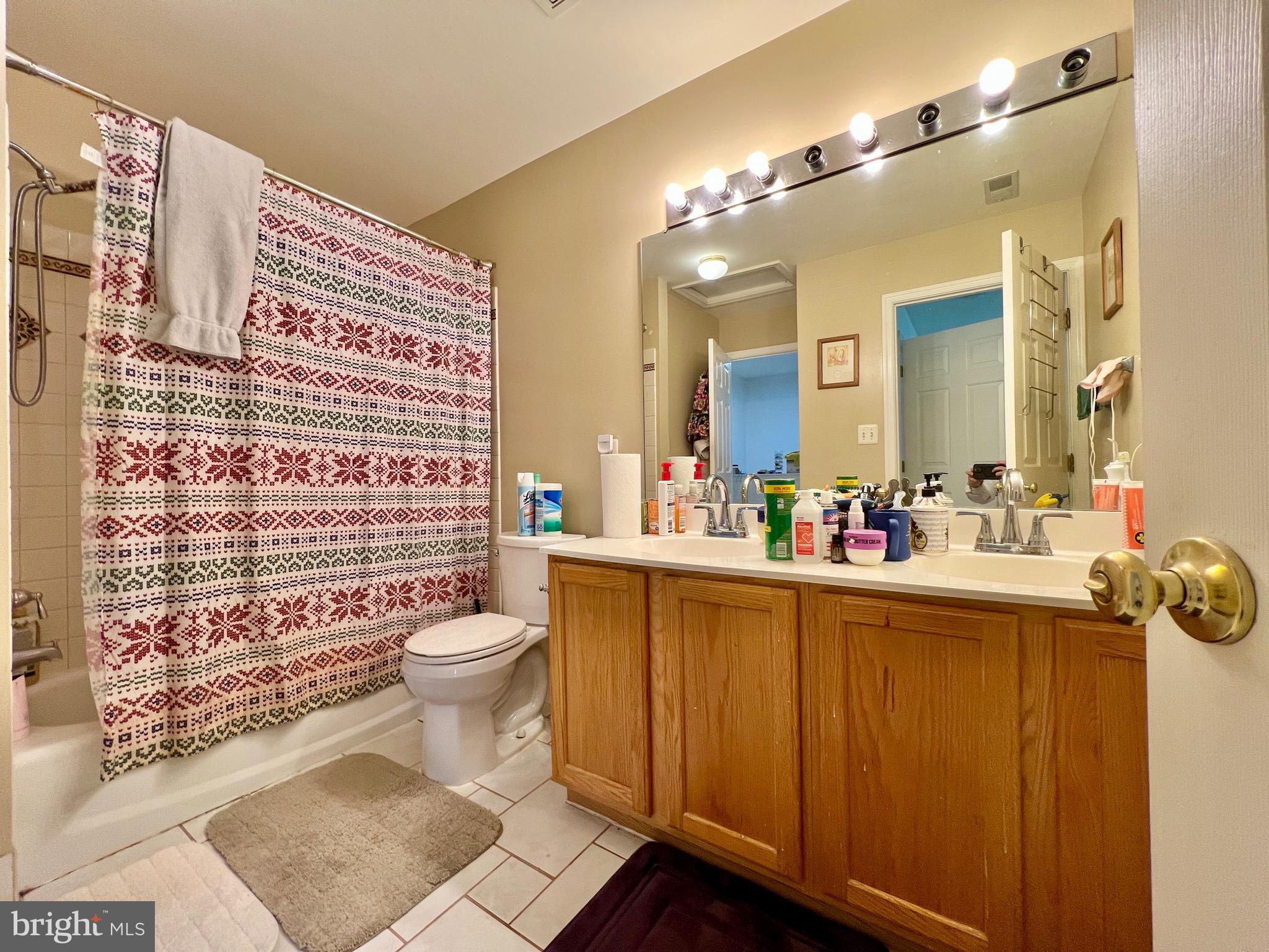 COMPTON VILLAGE - Residential