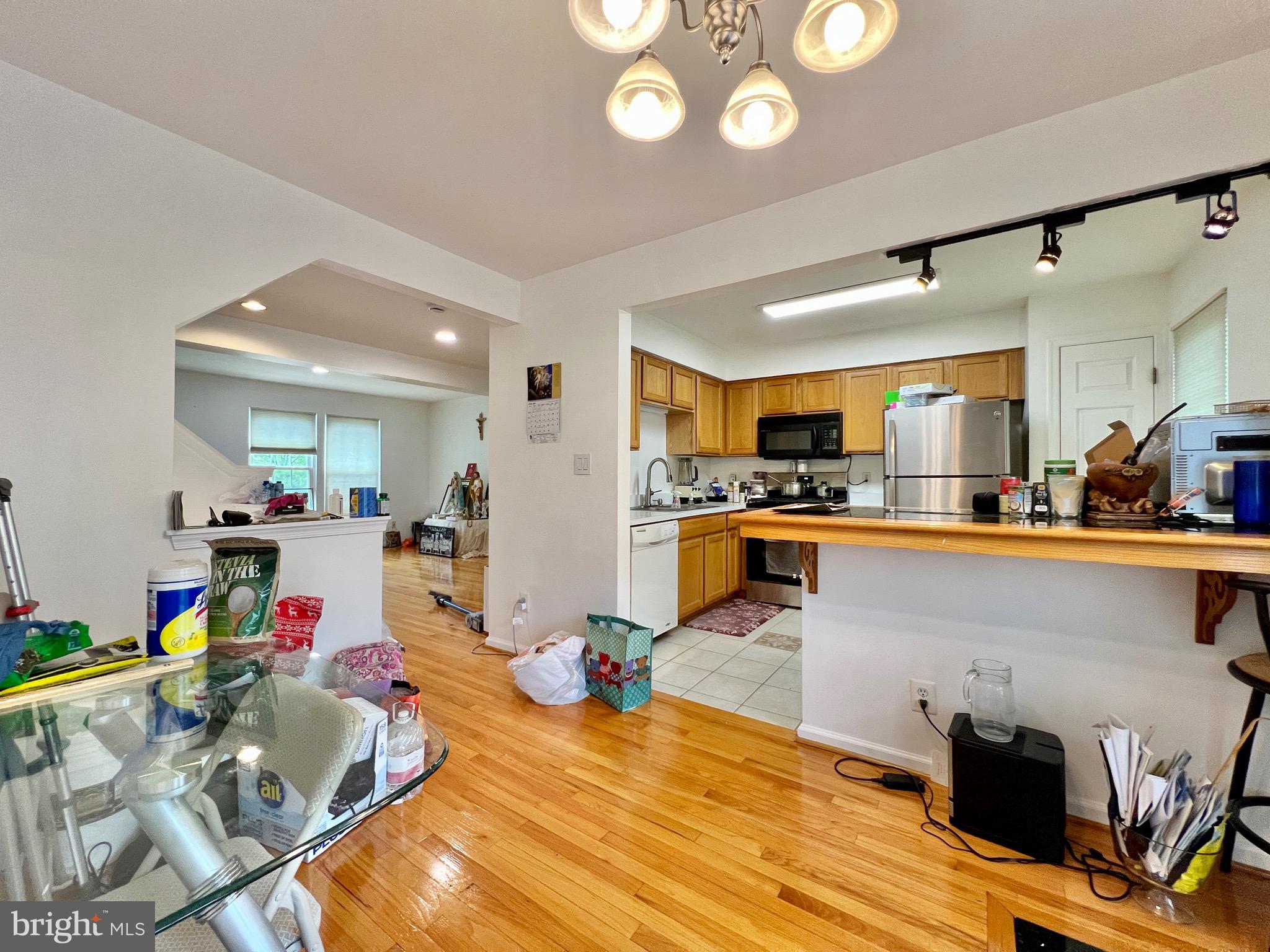 COMPTON VILLAGE - Residential