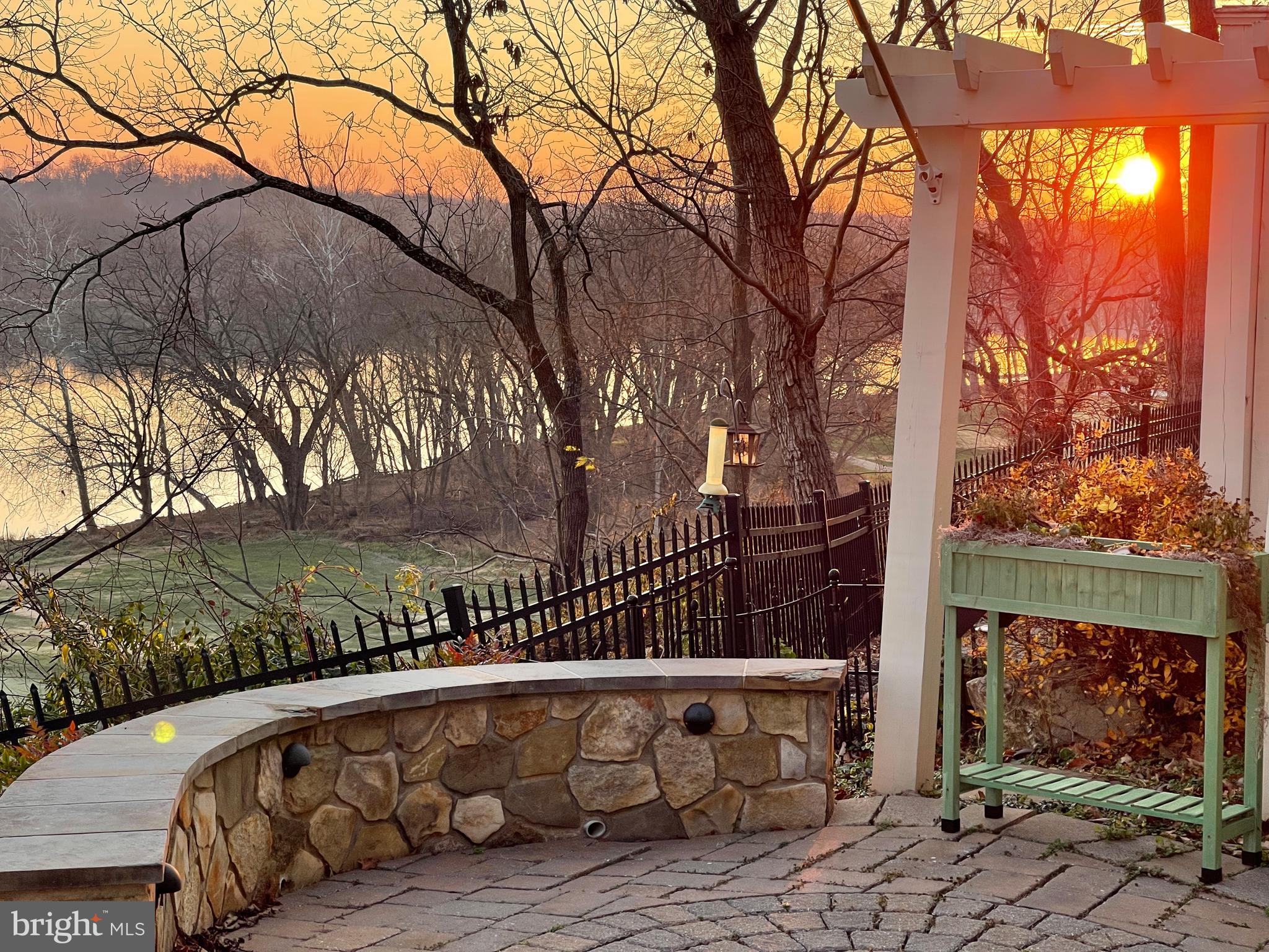 RIVER CREEK - Residential Lease