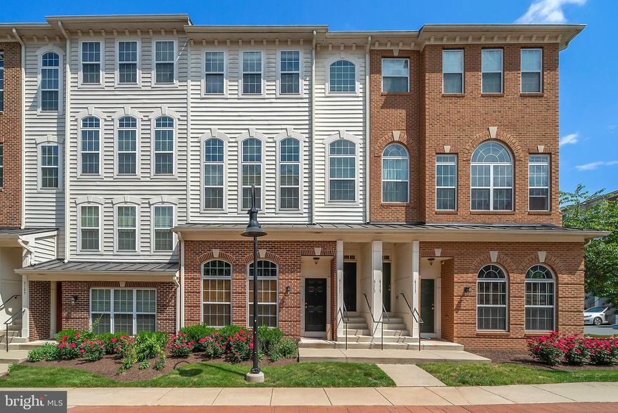 Beautiful TH style condo w/over 2300 sqft & 1car garage! New Paint! Spacious open floor plan, large kitchen w/huge center island, Gas fireplace, granite counter tops & 42" cabinets. Upper level w/3BRs & 2FBs. Huge master suite w/WIC and luxury suite MBA w/ceramic tile surround, dual sinks, seperate shower & soaking tub! Great location close to Rt15, I66, Rt29 & more!