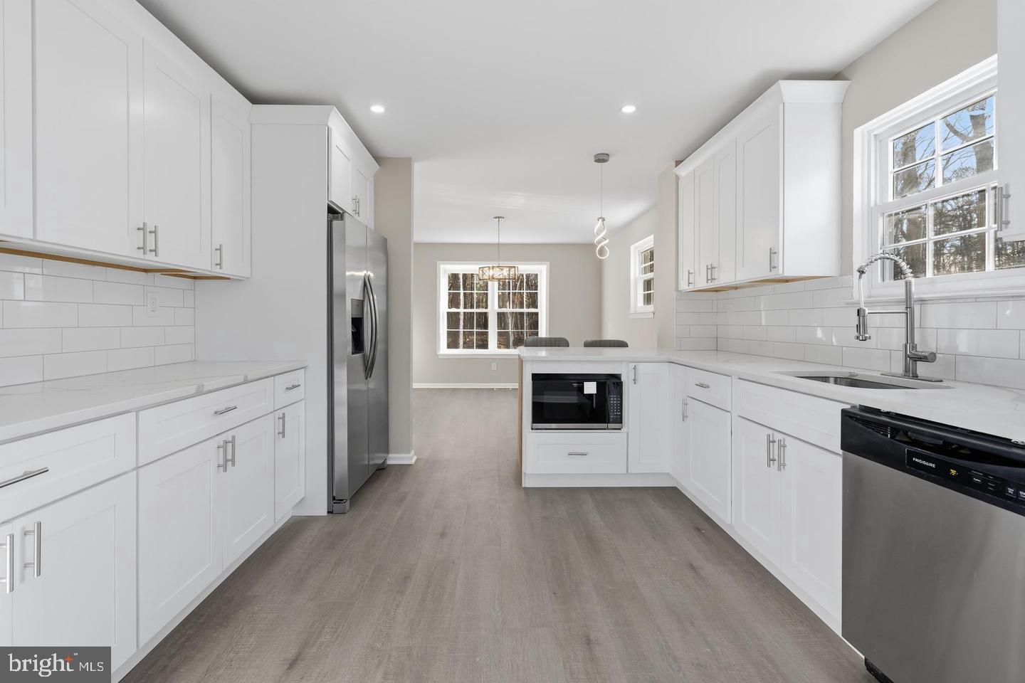 221 OAK LANE