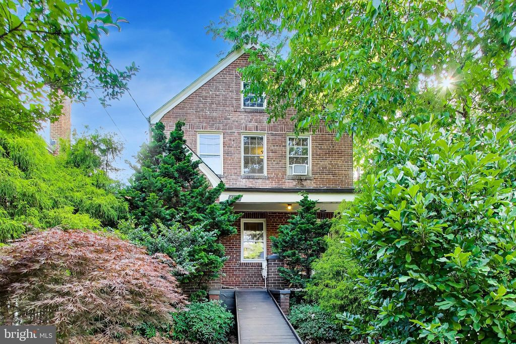 Photo of 6148 Utah Avenue NW, WASHINGTON, DC 20015 (MLS # DCDC2266556)