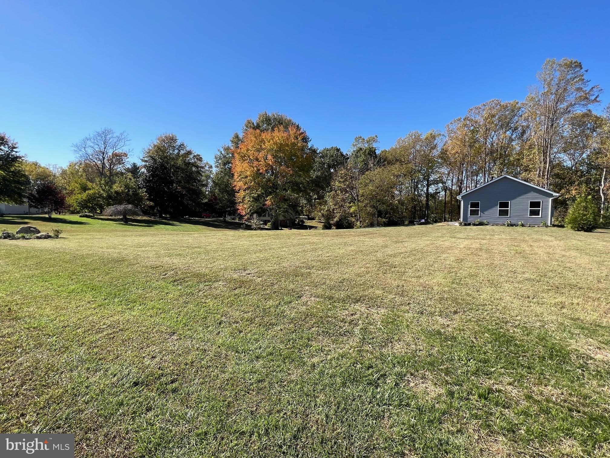 COUNTRYSIDE ON LAKE ANNA - Land
