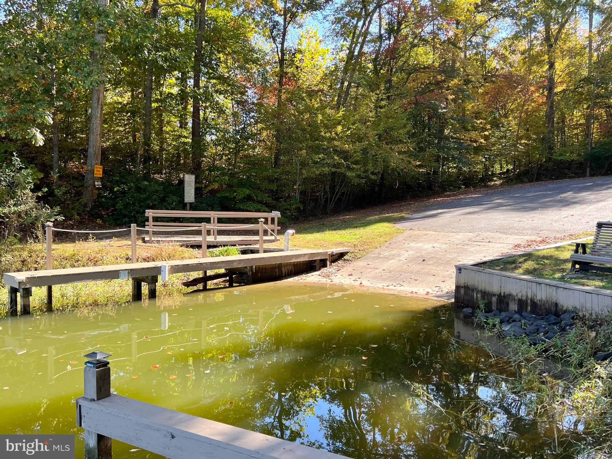 COUNTRYSIDE ON LAKE ANNA - Land