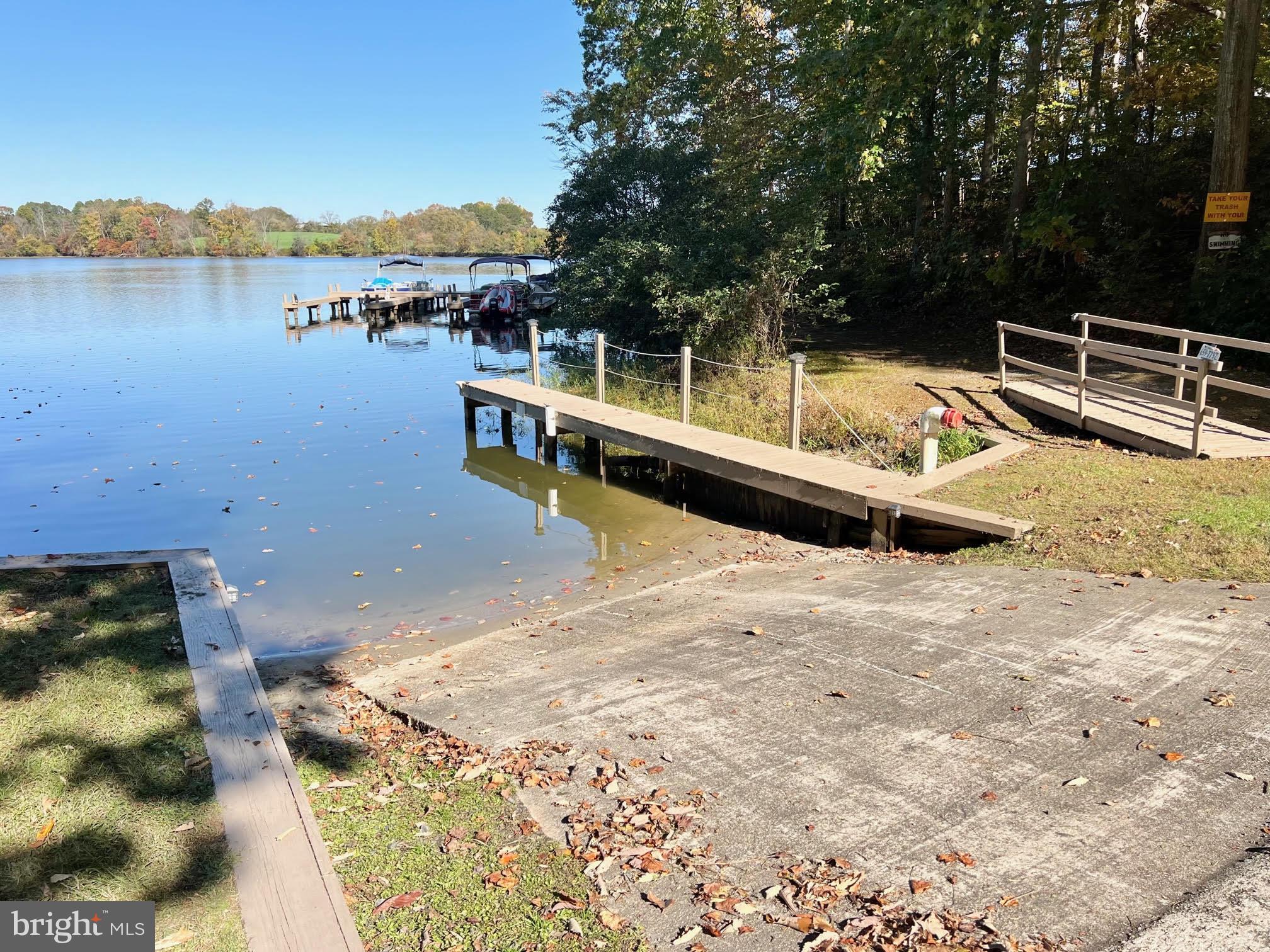 COUNTRYSIDE ON LAKE ANNA - Land