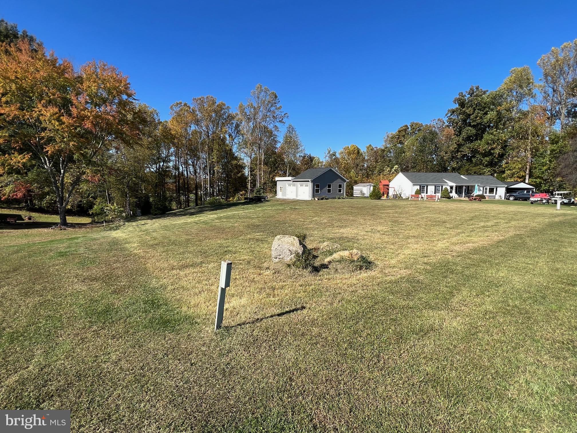 COUNTRYSIDE ON LAKE ANNA - Land