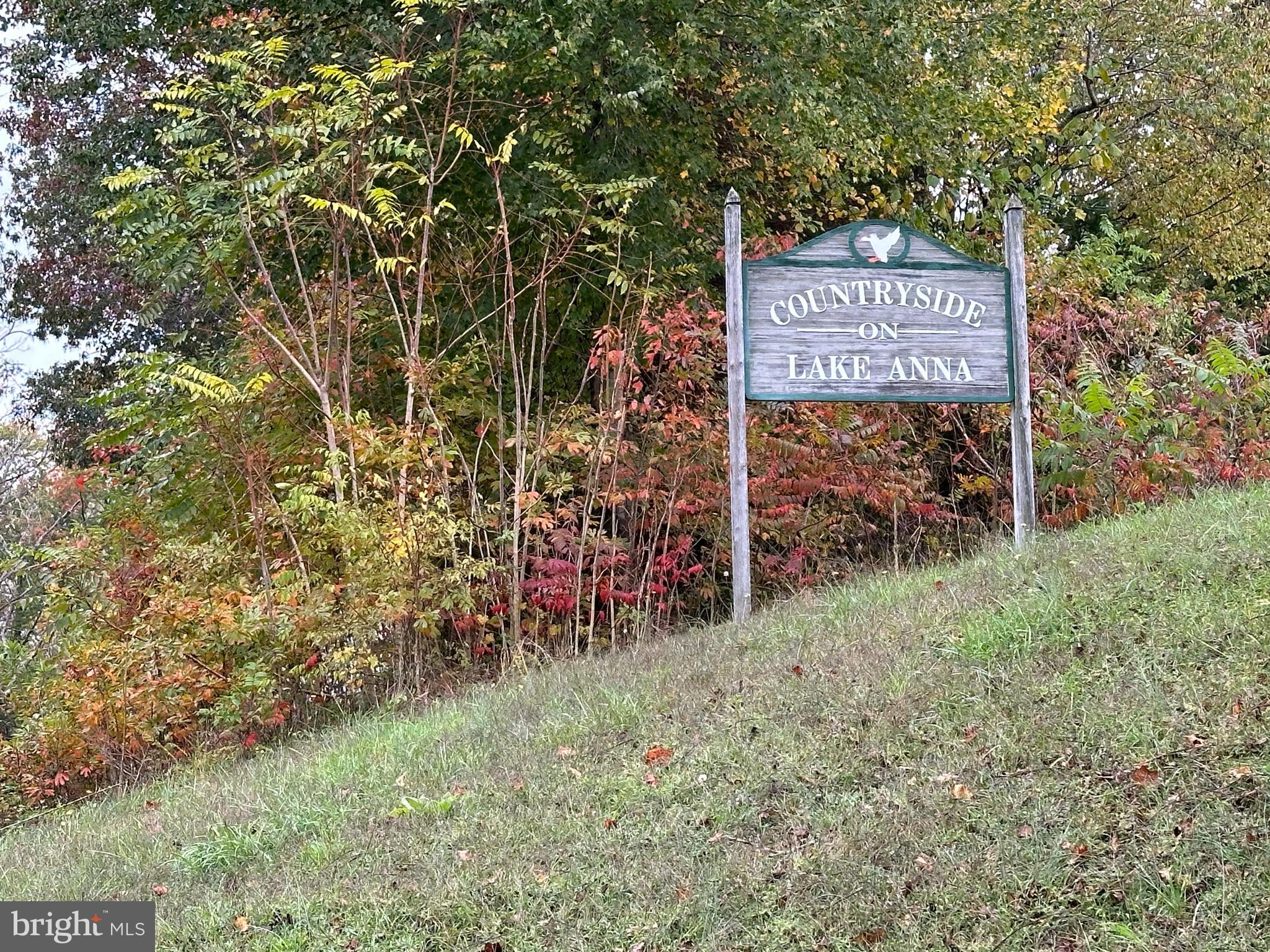 COUNTRYSIDE ON LAKE ANNA - Land