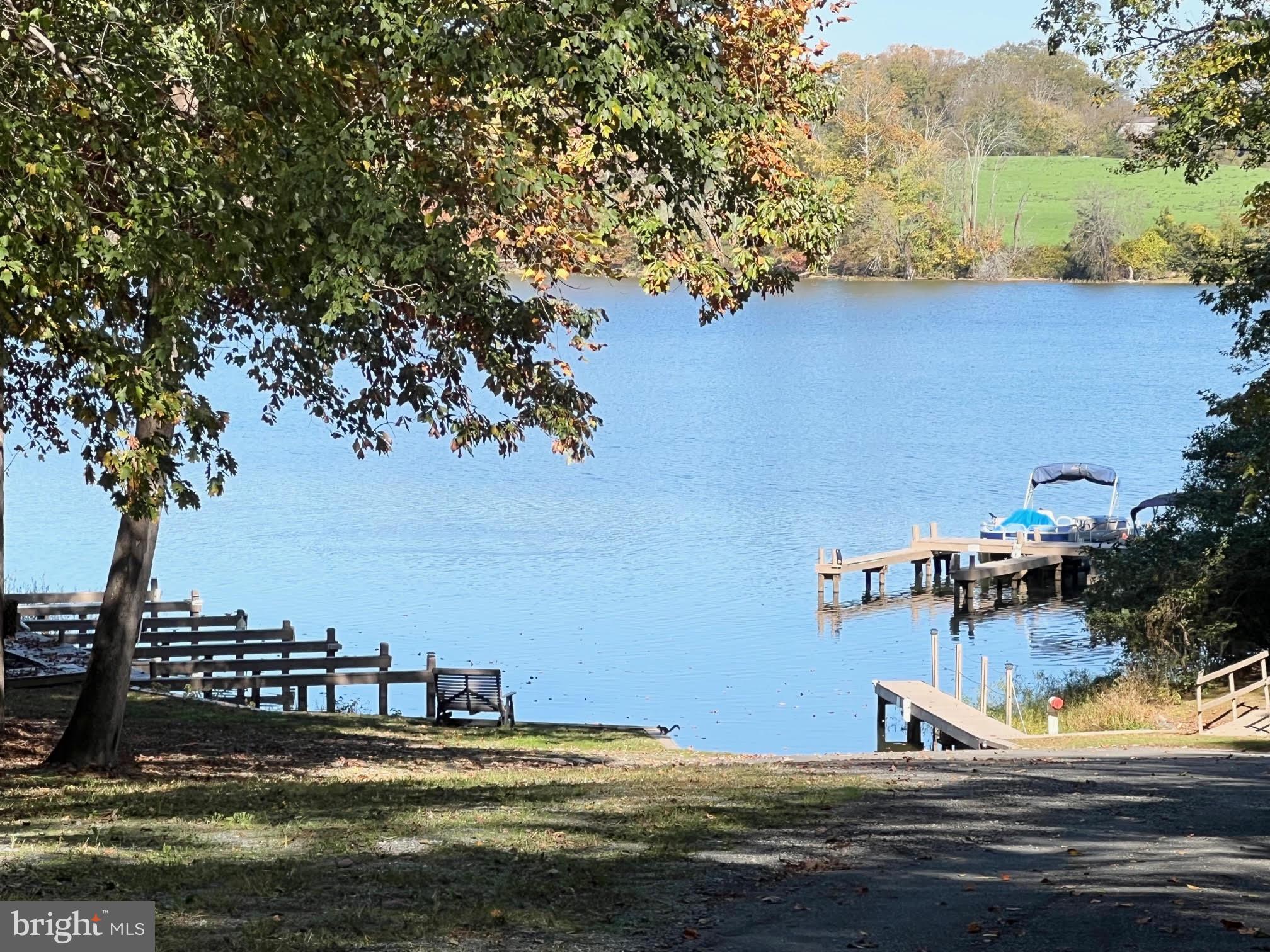 COUNTRYSIDE ON LAKE ANNA - Land
