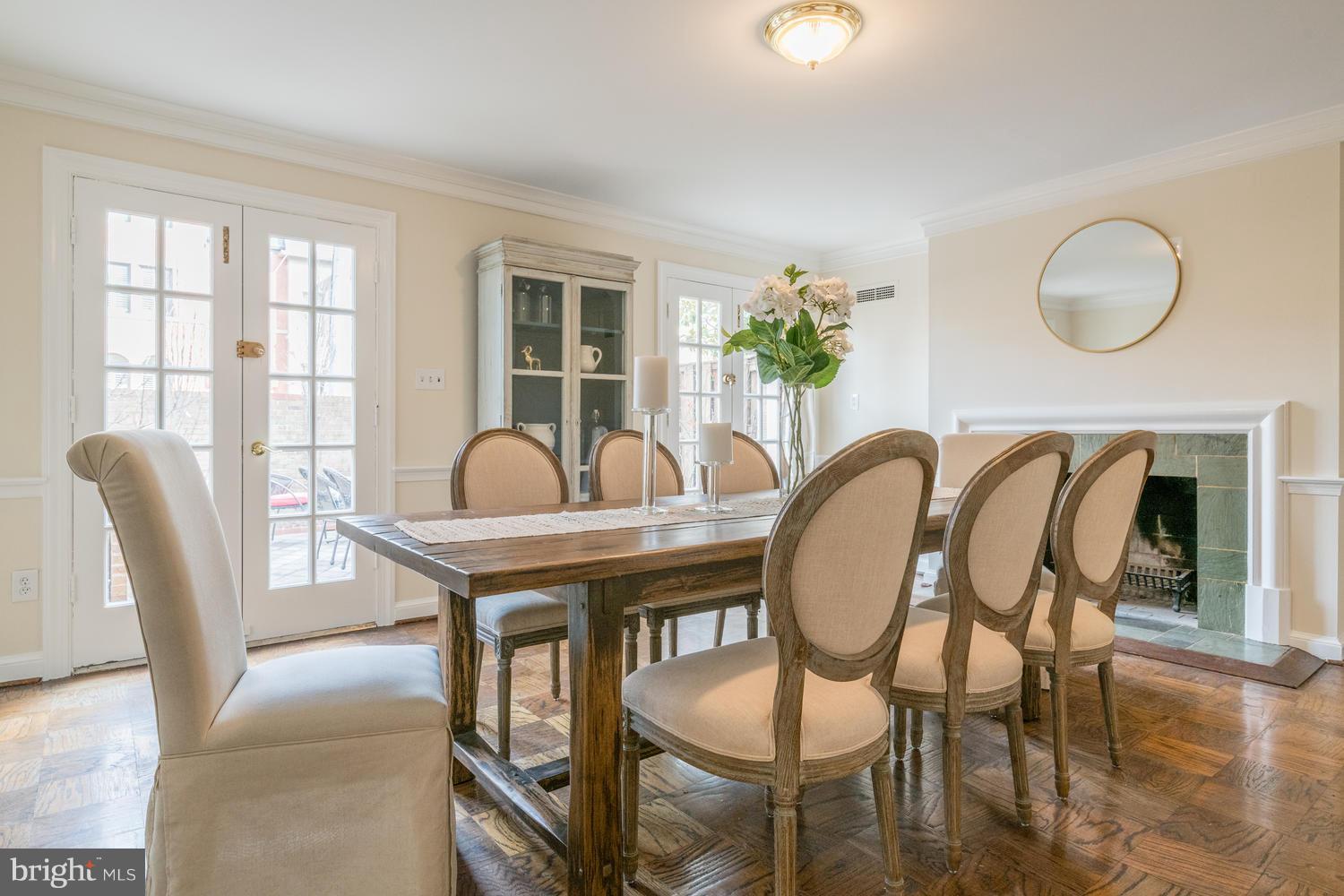 CAMERON MEWS - Residential