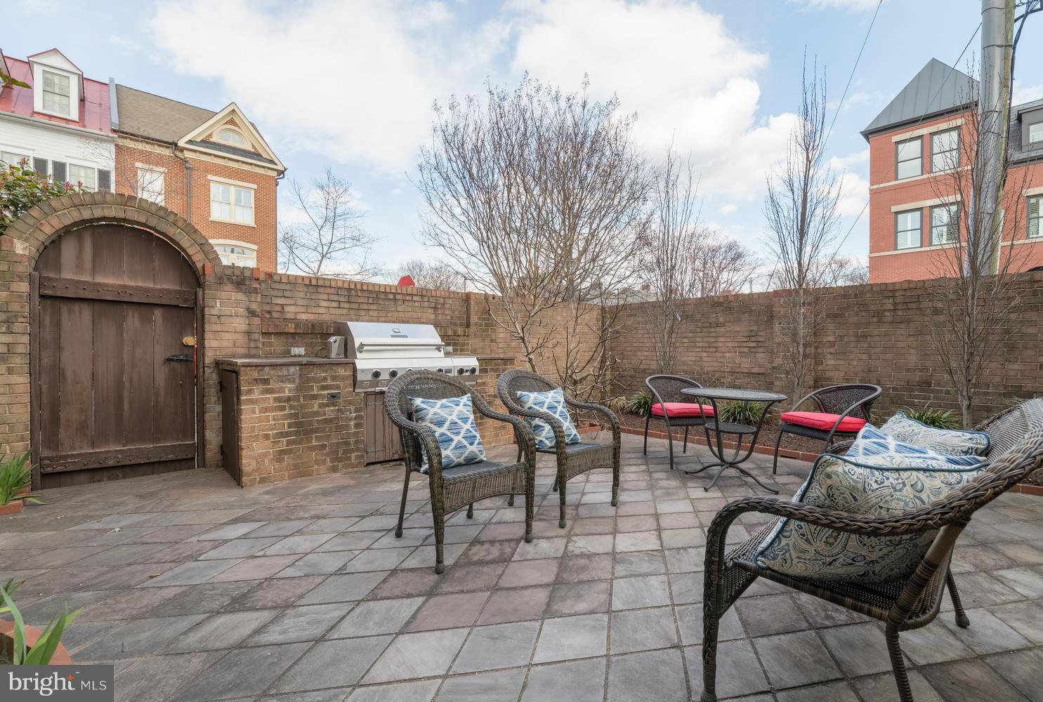 CAMERON MEWS - Residential