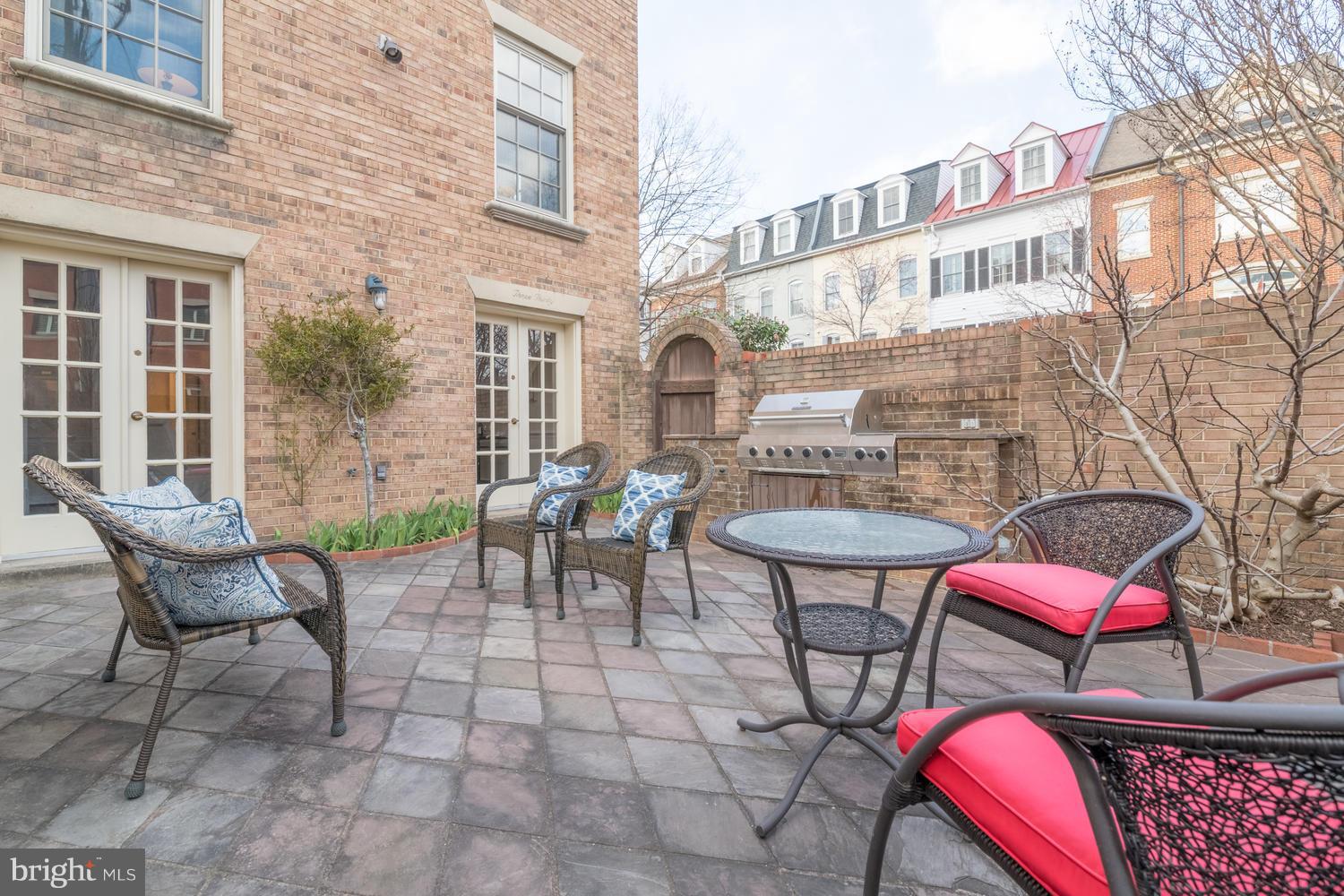 CAMERON MEWS - Residential