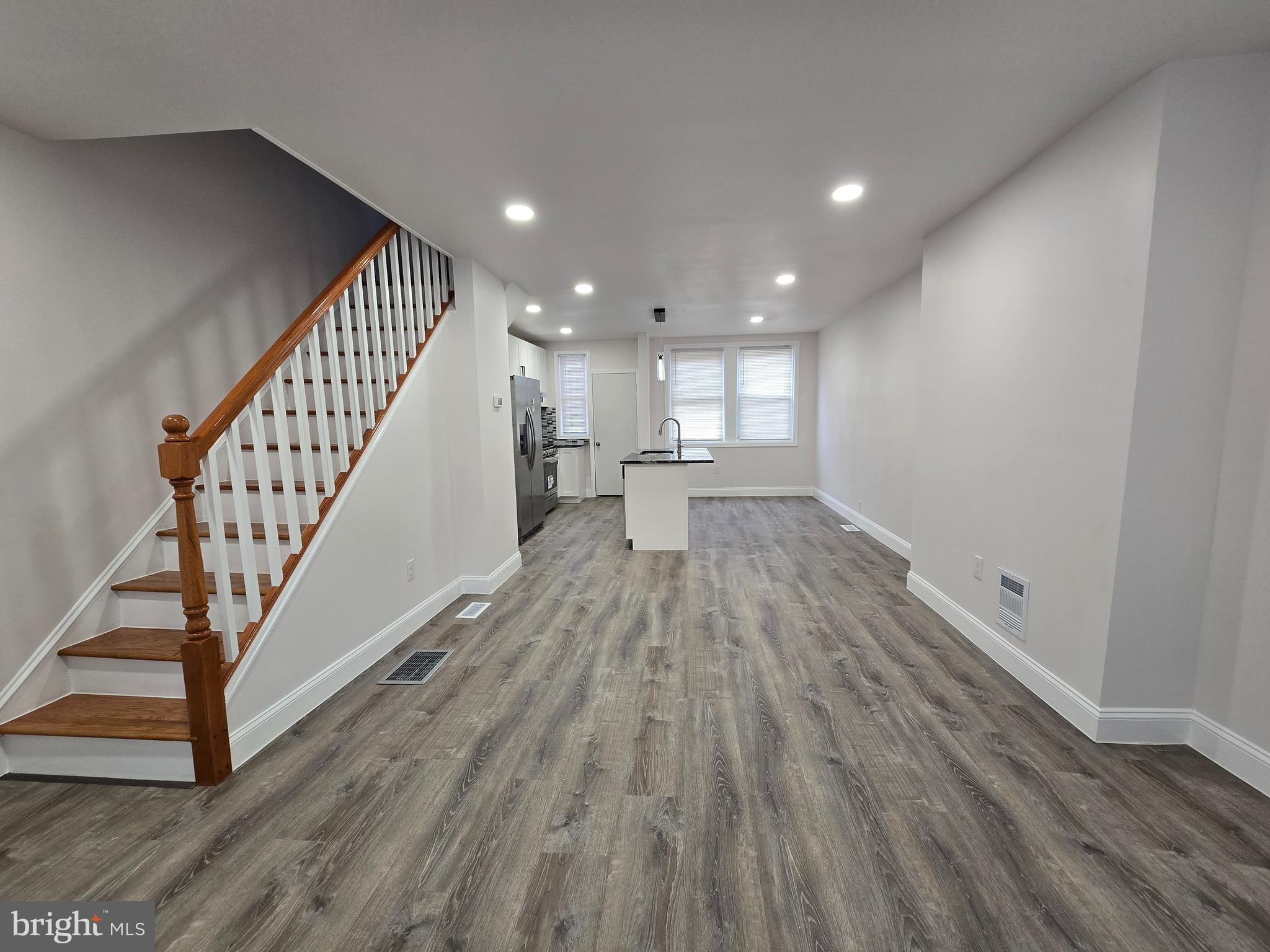ELMWOOD PARK - Residential