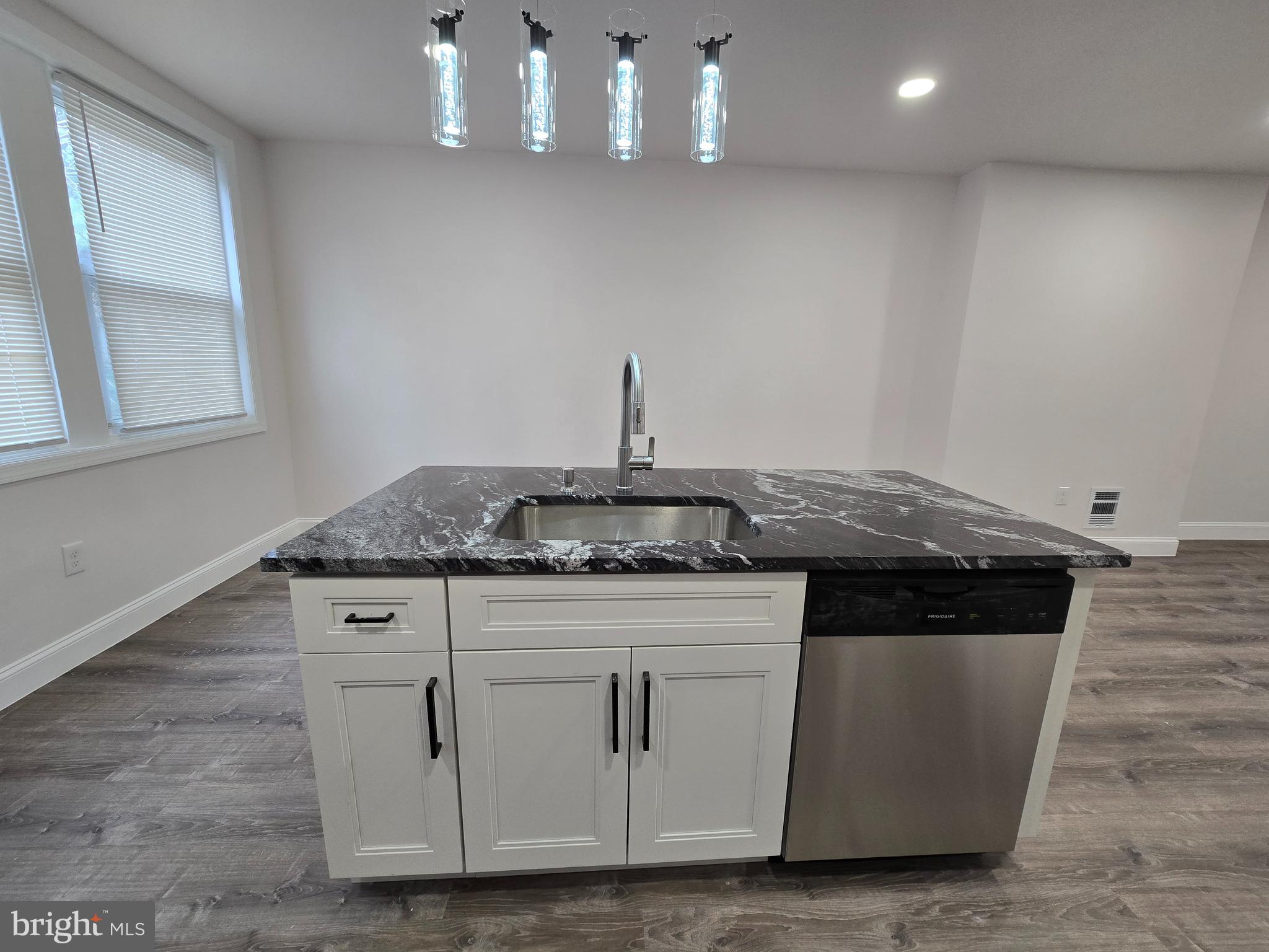 ELMWOOD PARK - Residential