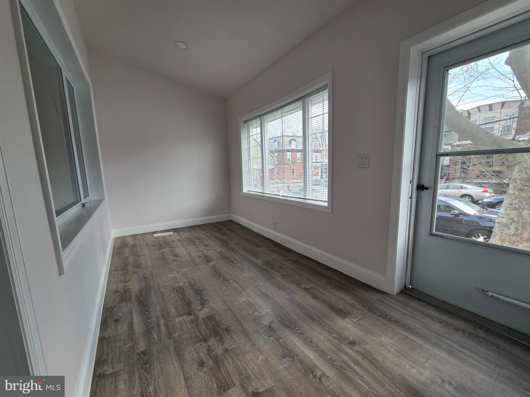 ELMWOOD PARK - Residential