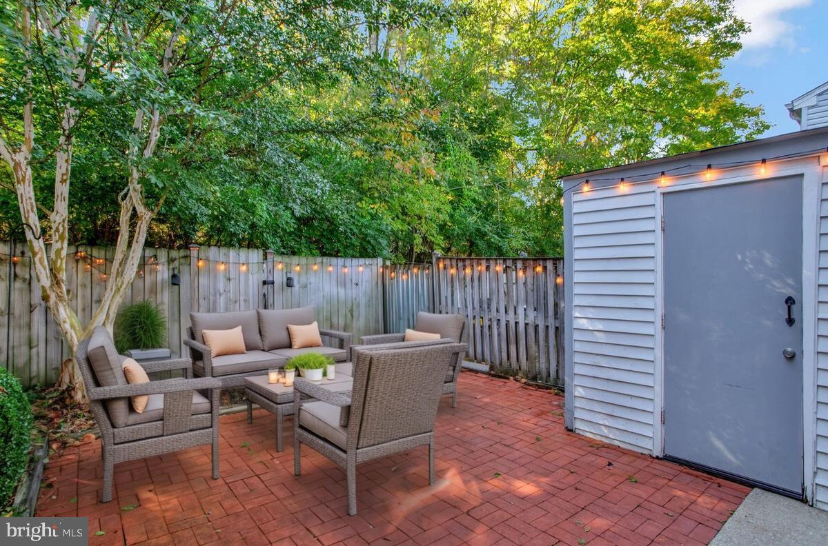 KINGS CONTRIVANCE - Residential