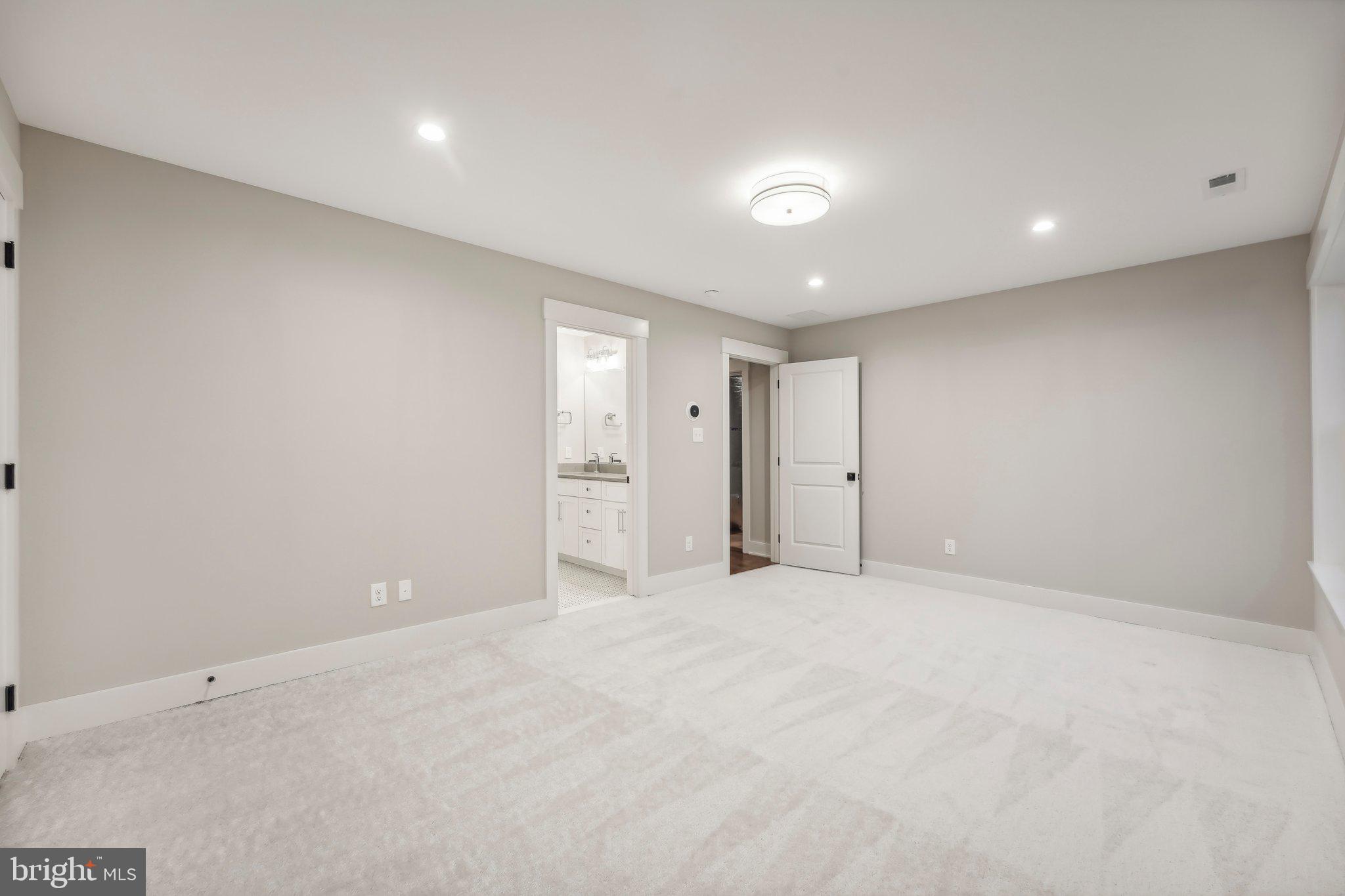 THE WOODS AT ROSE TREE - Residential