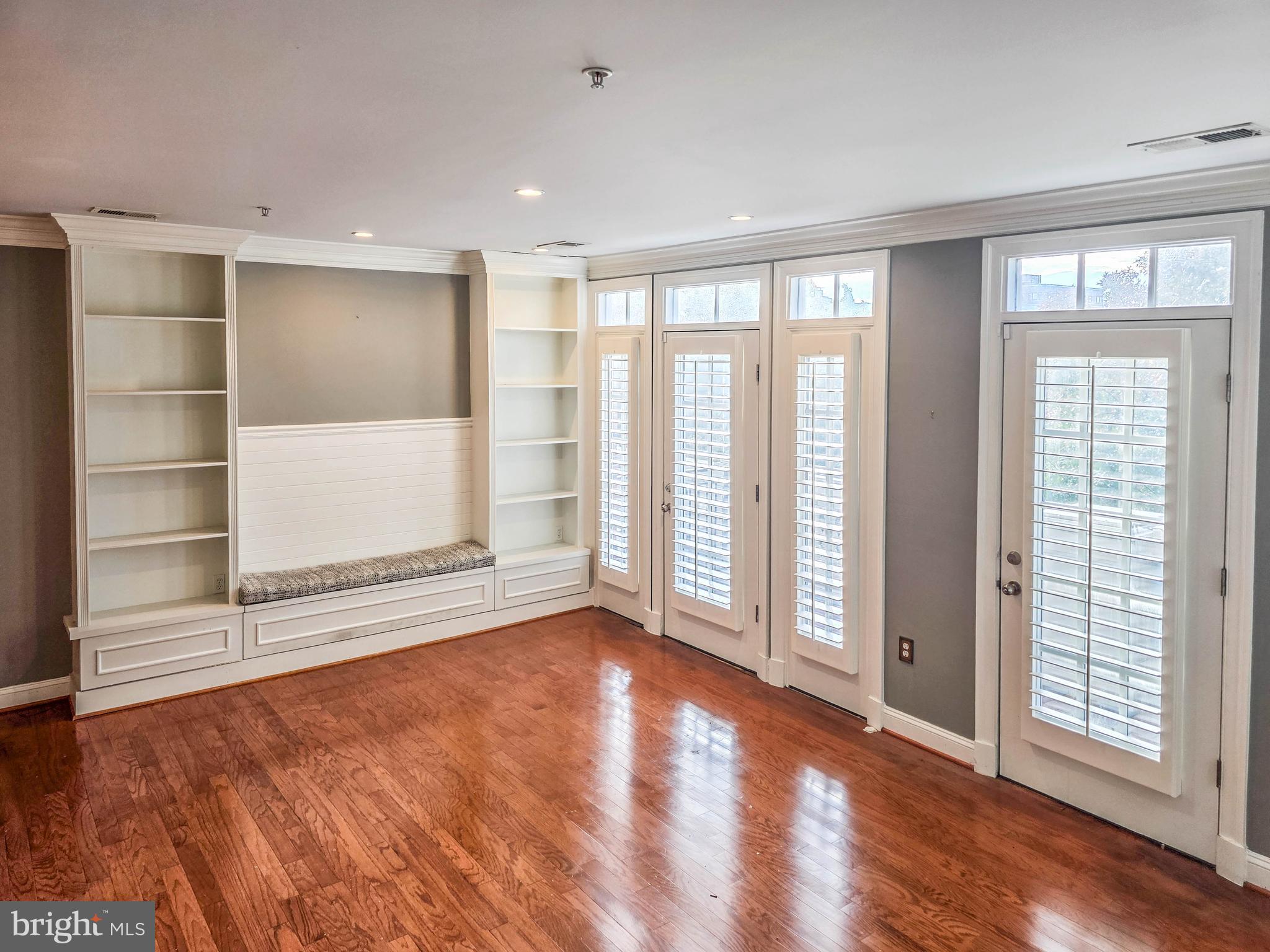 ABINGDON ROW - Residential Lease