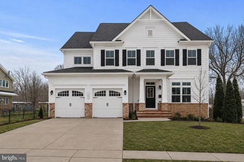 Photo of 1901 Ware Road, FALLS CHURCH, VA 22043 (MLS # VAFX2320760)