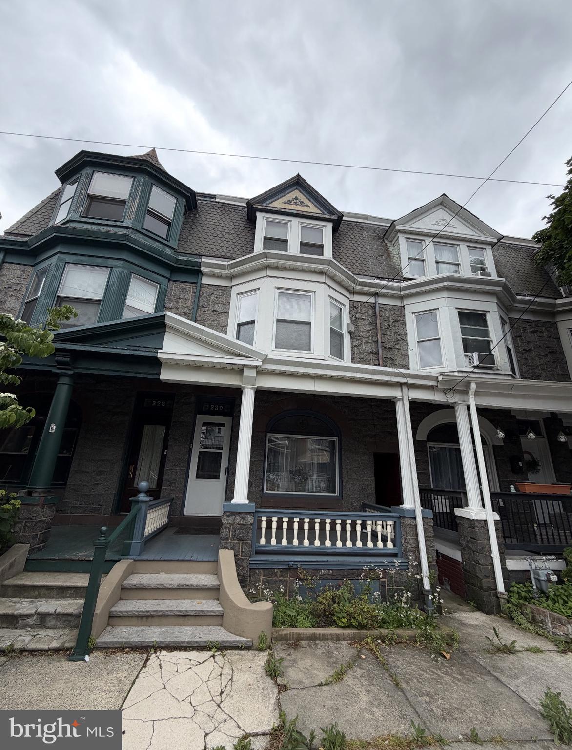 230 W DOUGLASS STREET