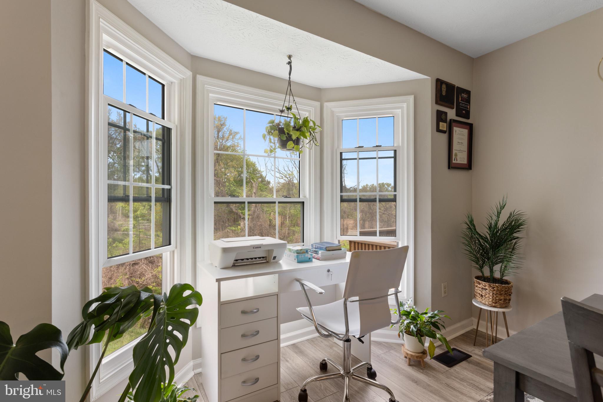 ROSLYN STATION - Residential