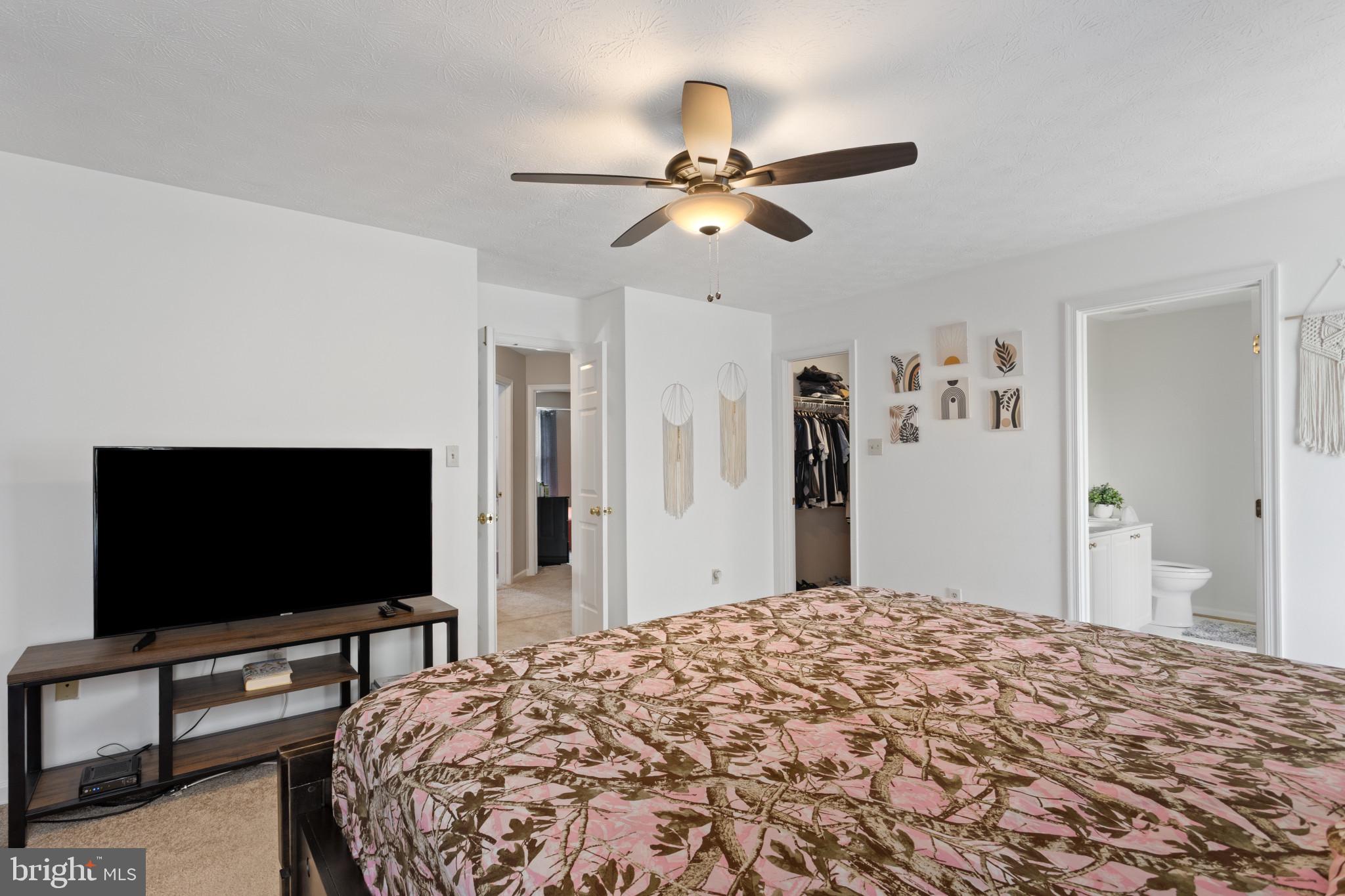 ROSLYN STATION - Residential