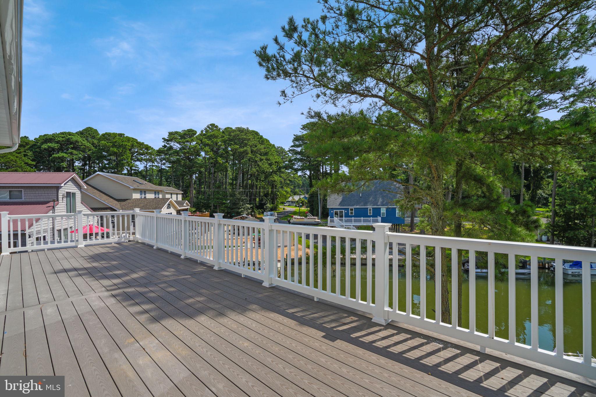 CAPTAIN'S COVE - Residential