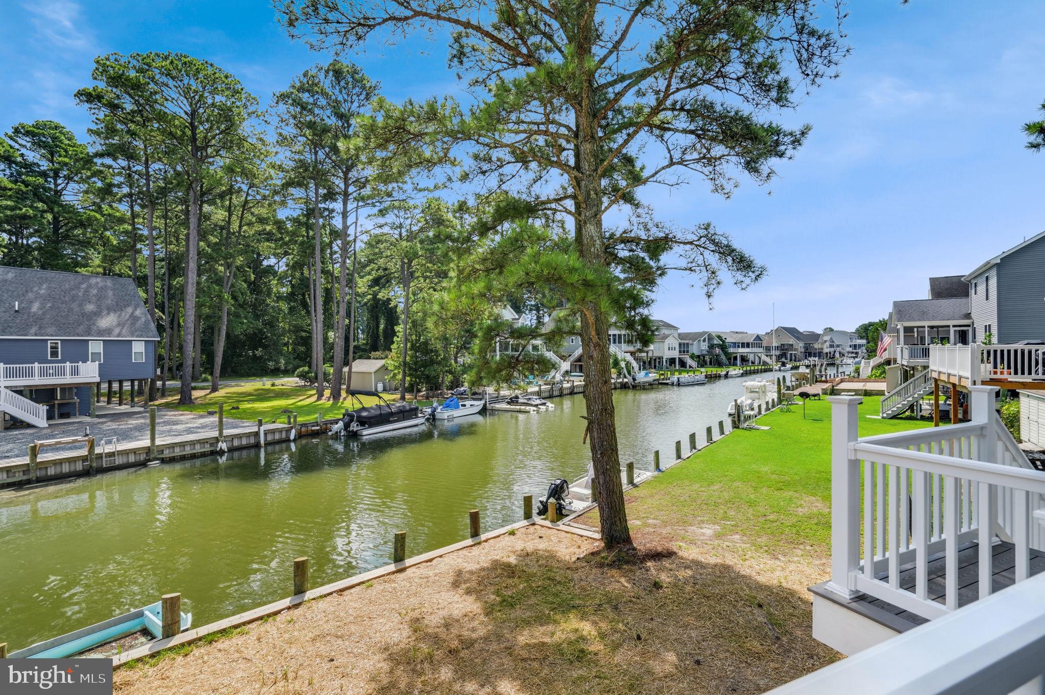 CAPTAIN'S COVE - Residential