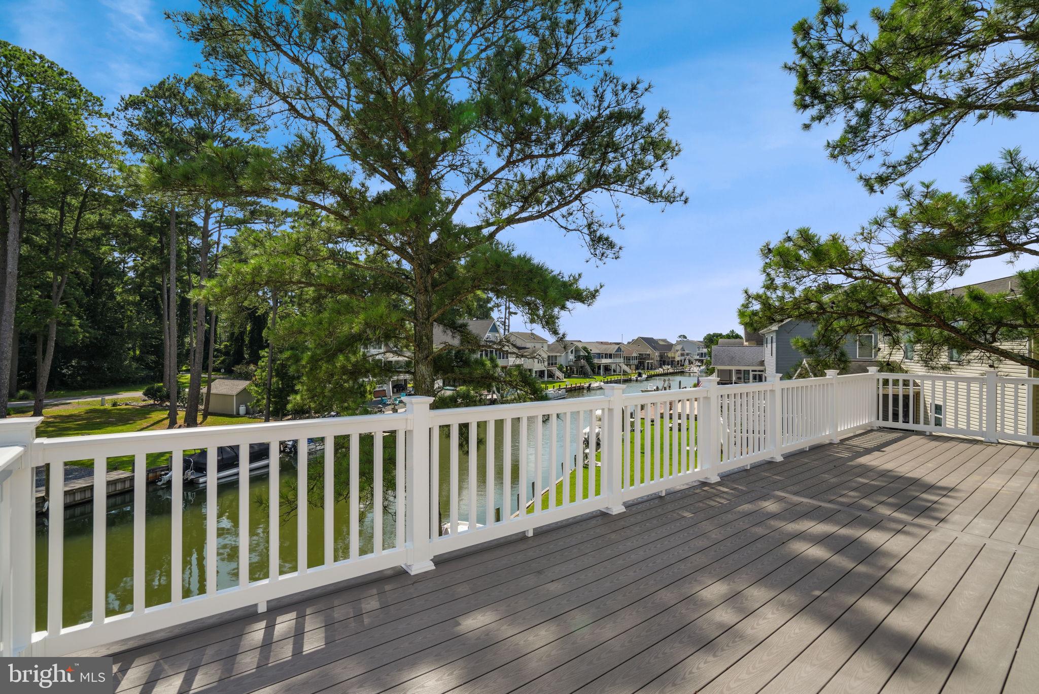 CAPTAIN'S COVE - Residential