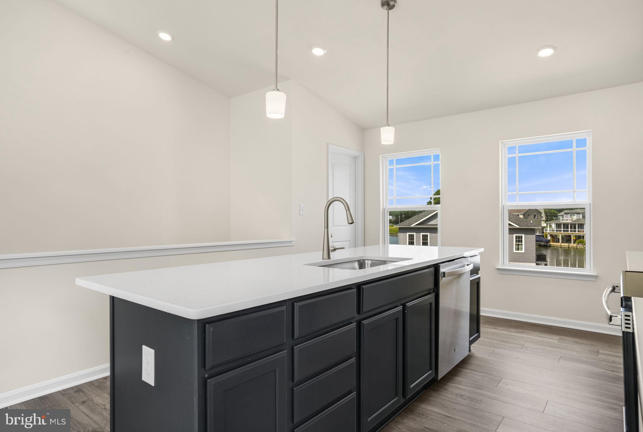 CAPTAIN'S COVE - Residential