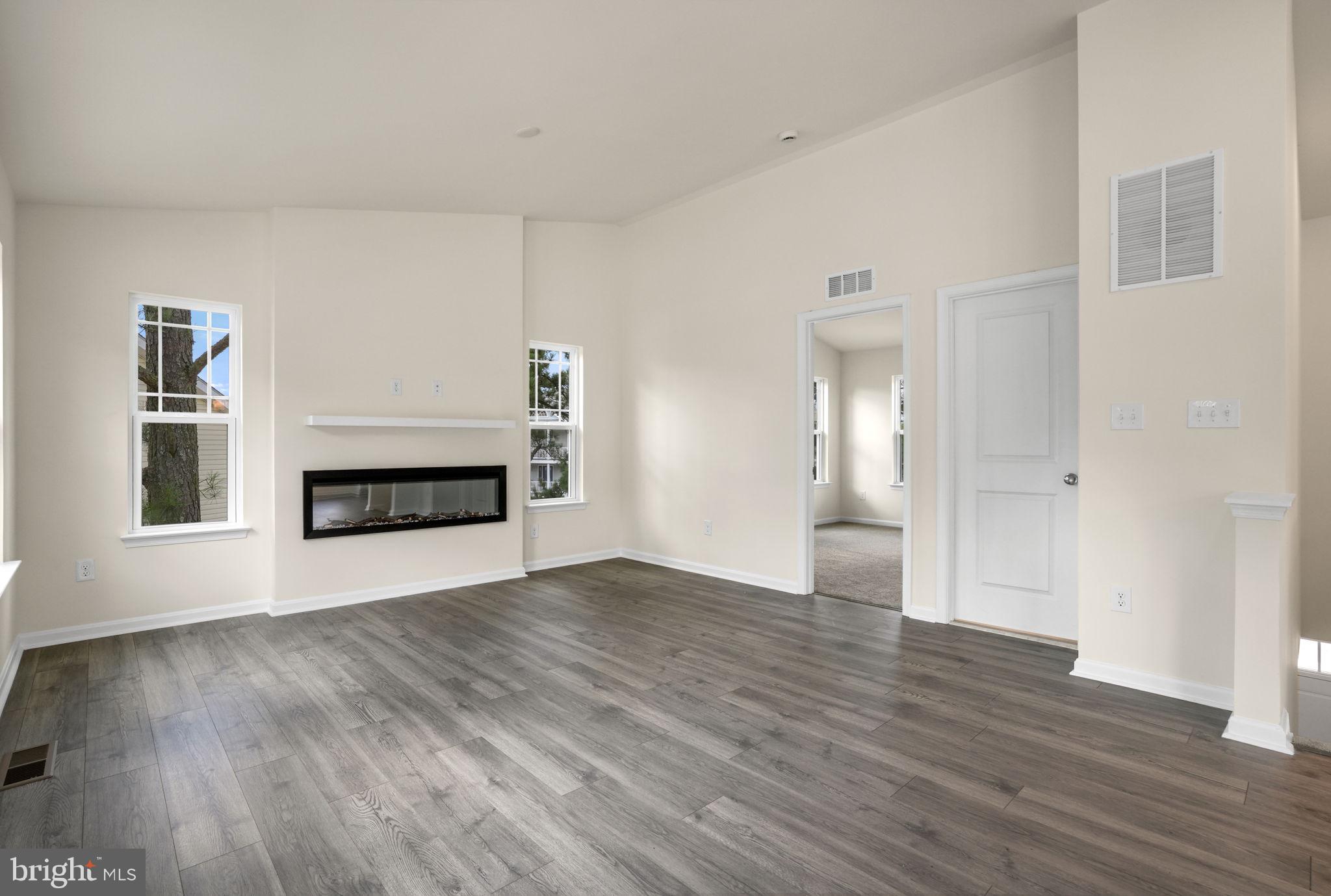 CAPTAIN'S COVE - Residential