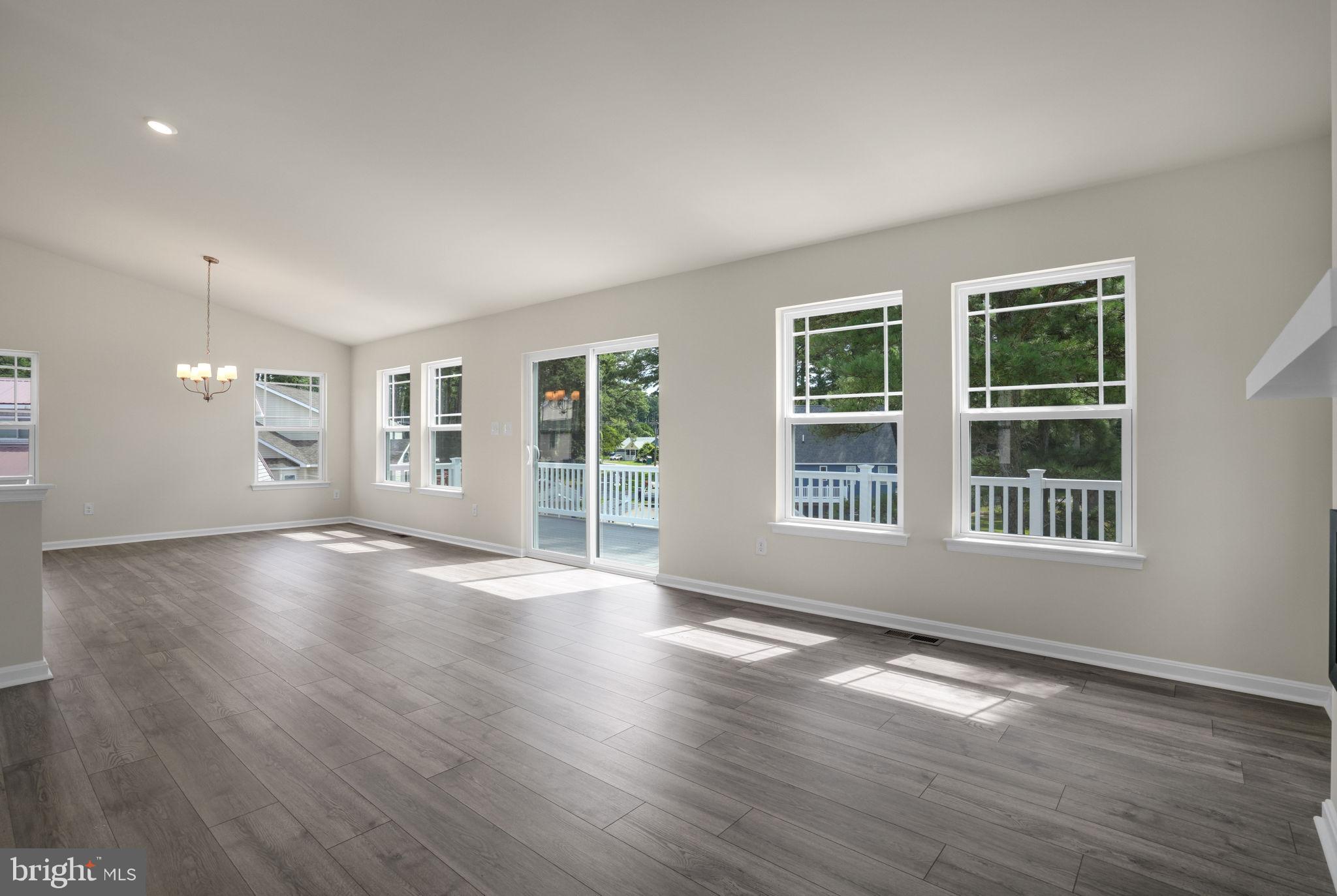 CAPTAIN'S COVE - Residential