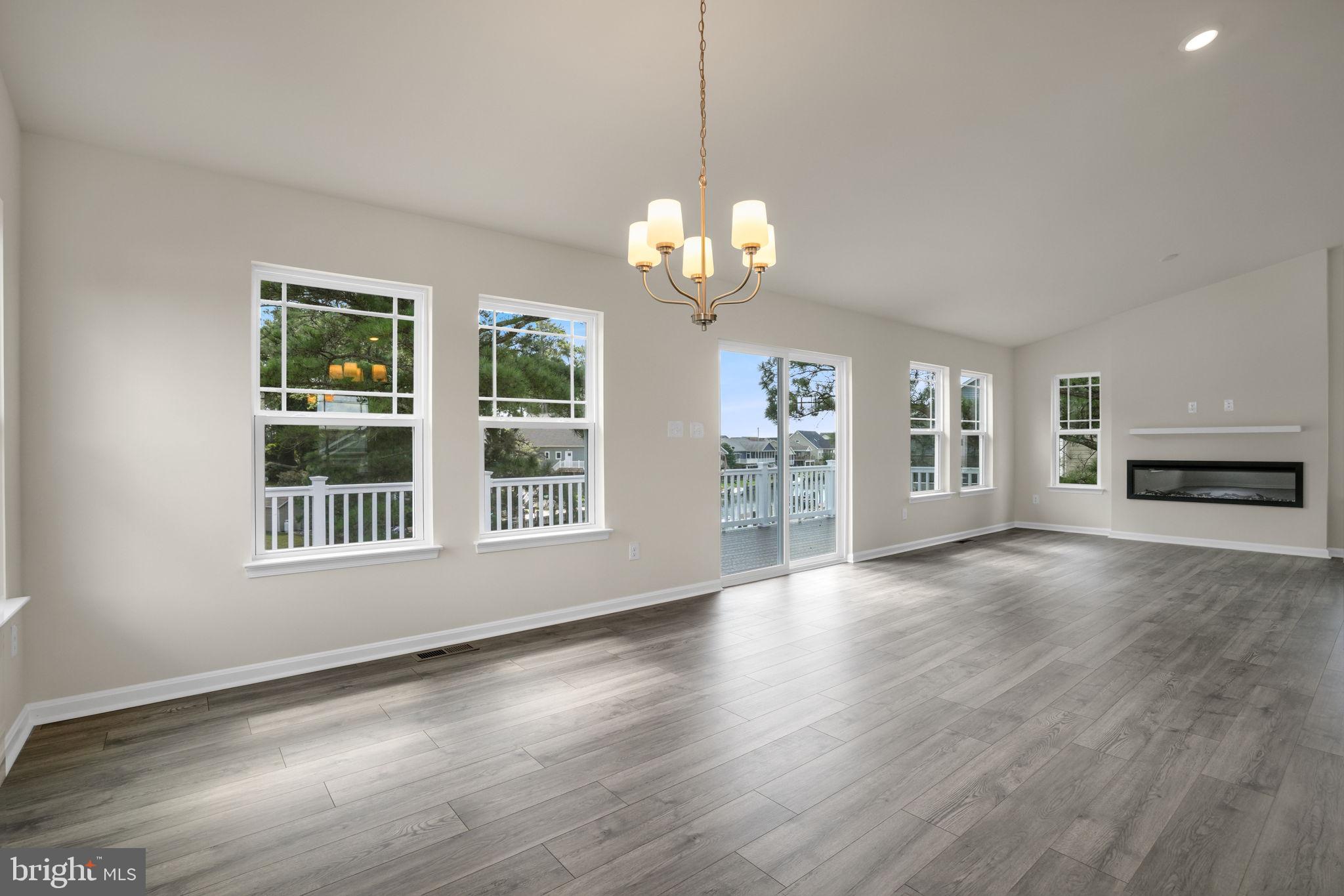 CAPTAIN'S COVE - Residential