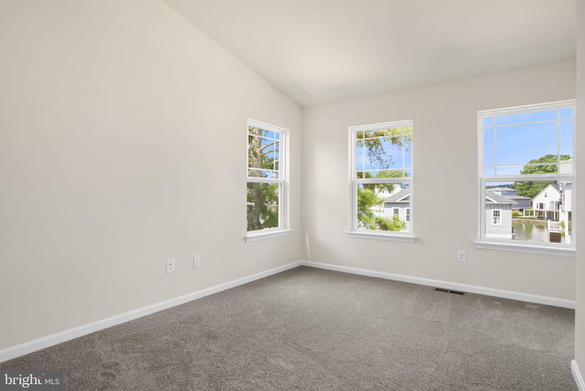 CAPTAIN'S COVE - Residential