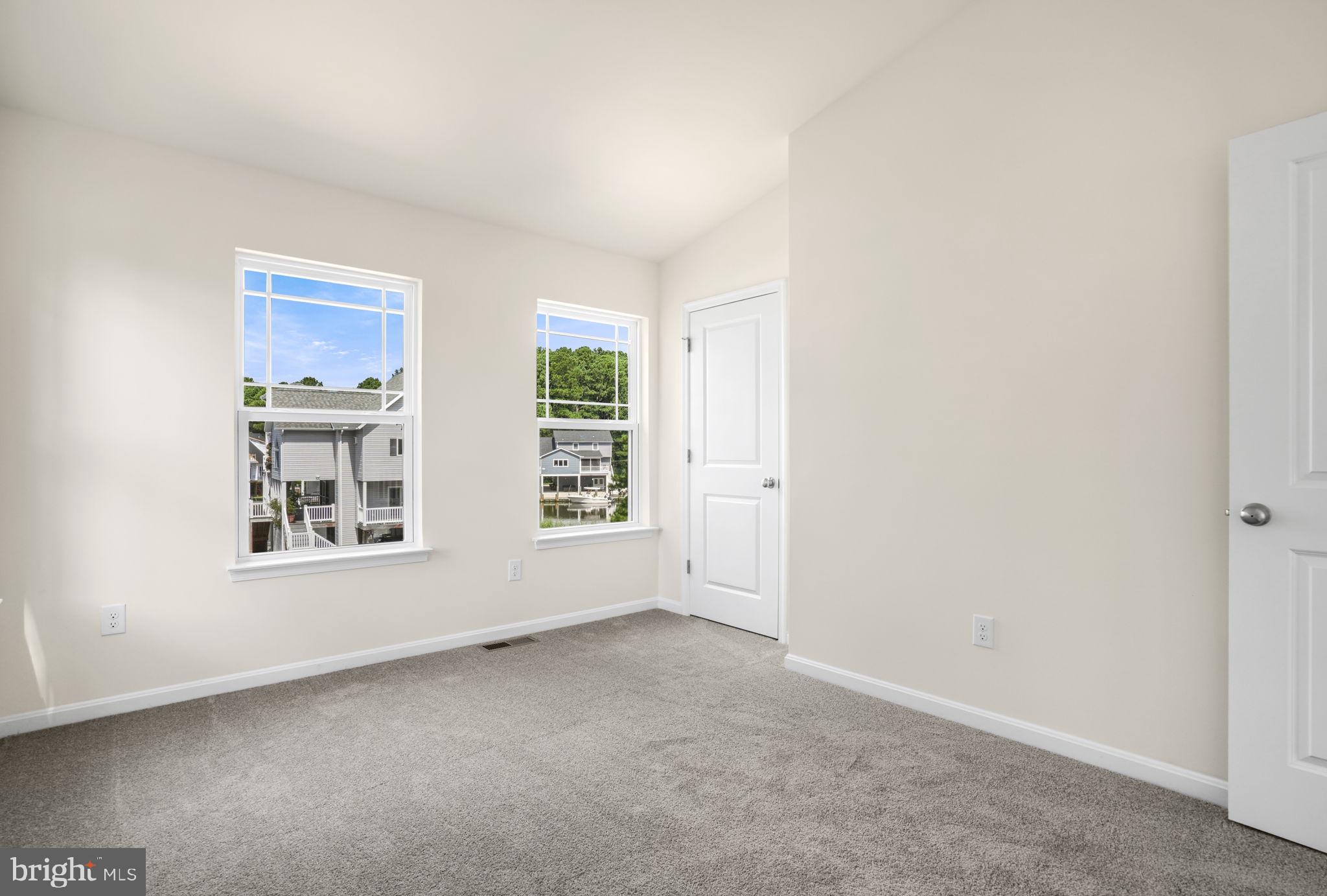 CAPTAIN'S COVE - Residential