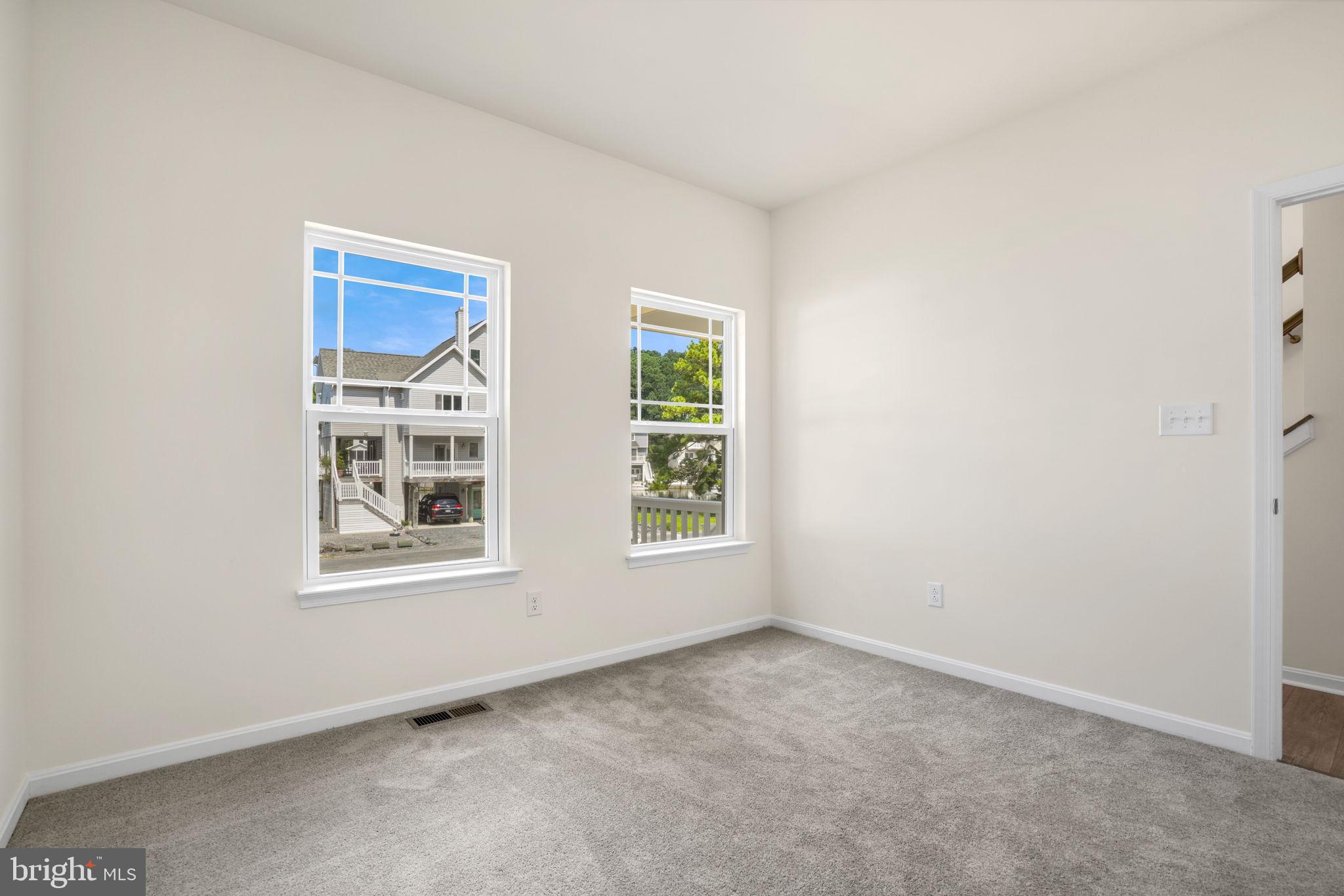 CAPTAIN'S COVE - Residential