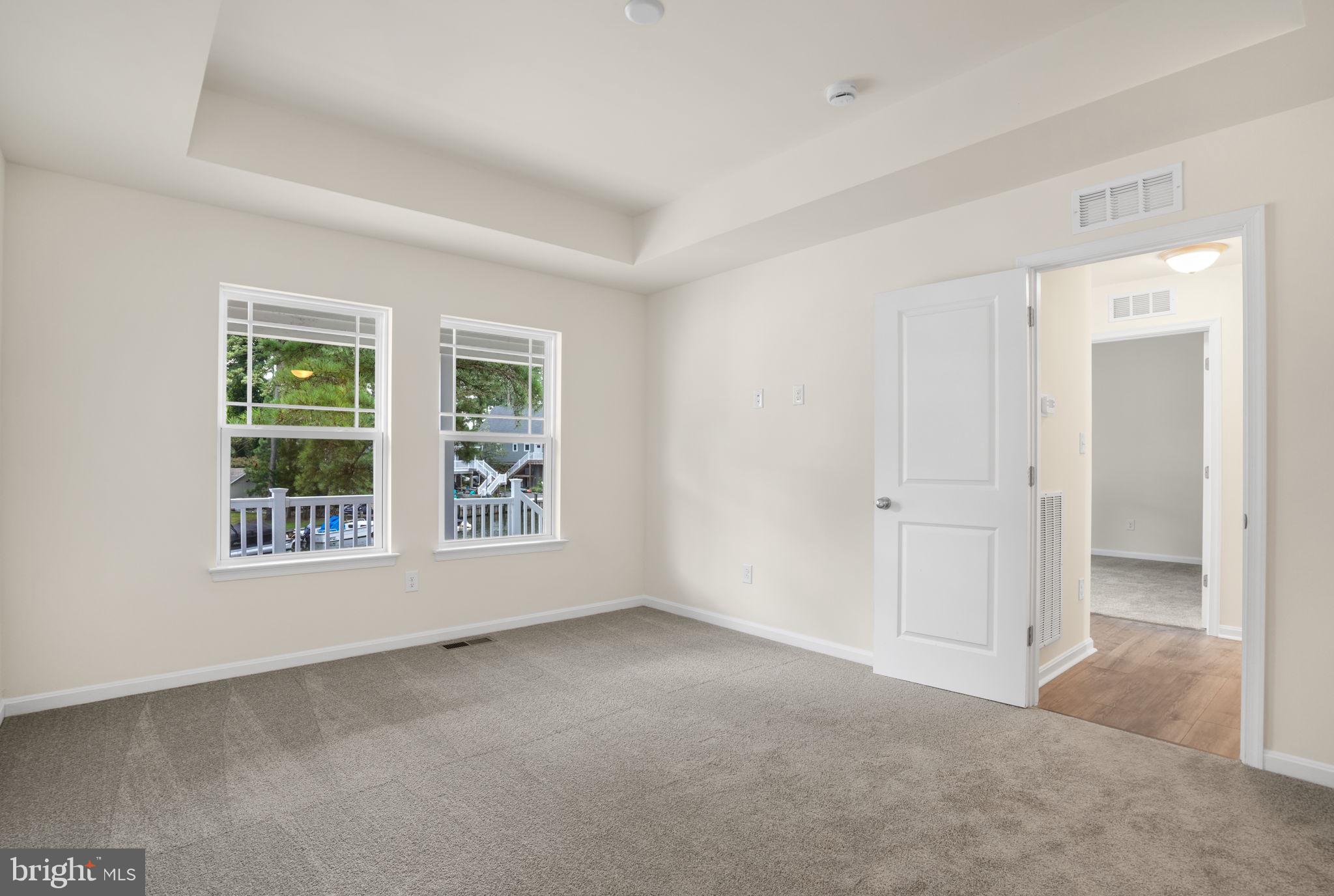 CAPTAIN'S COVE - Residential