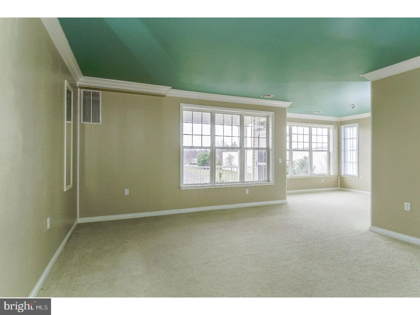 Ewing, New Jersey 08618, United States, 2 Bedrooms Bedrooms, ,2 BathroomsBathrooms,Residential,Contingent,2560