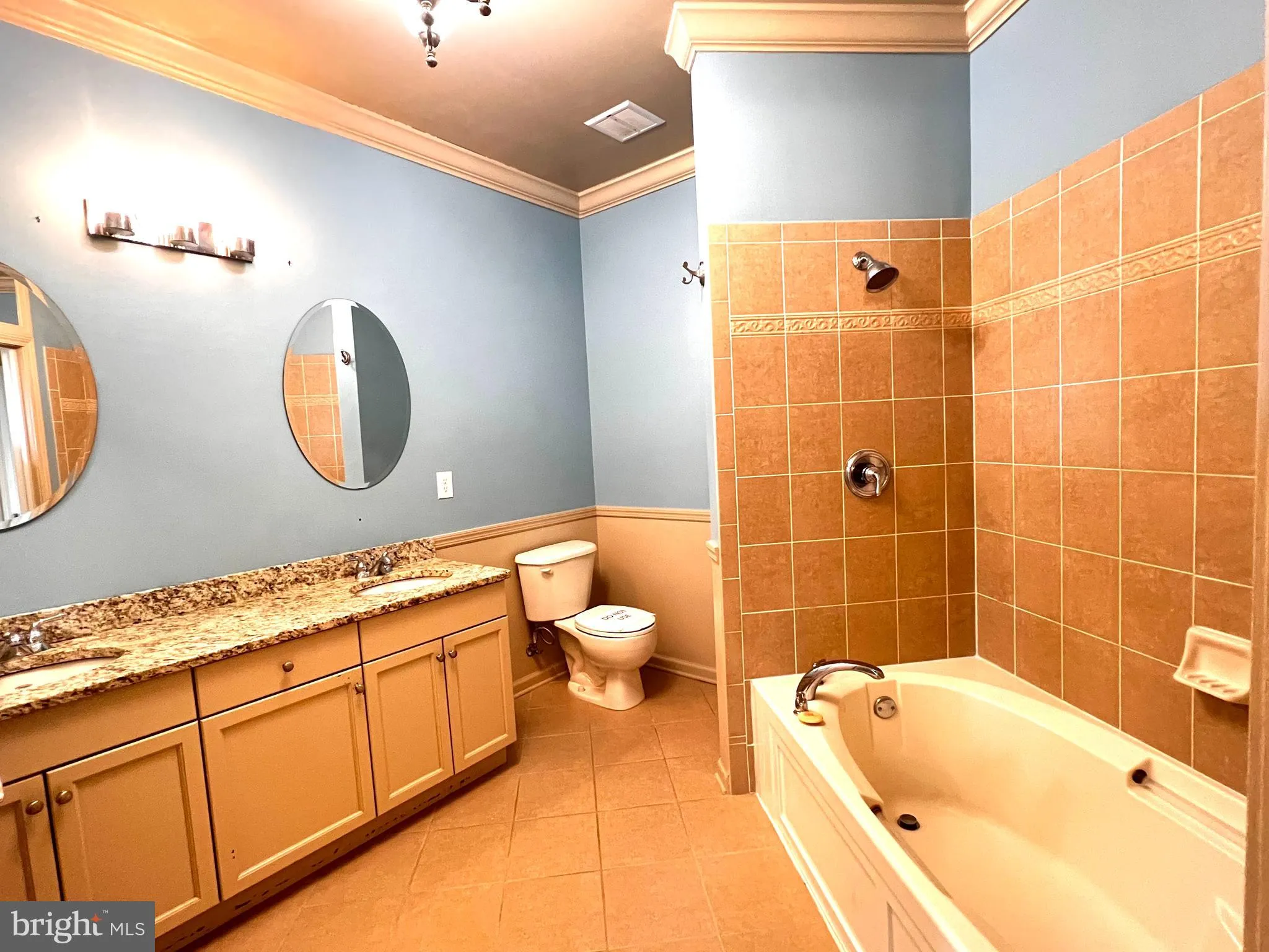 Ewing, New Jersey 08618, United States, 2 Bedrooms Bedrooms, ,2 BathroomsBathrooms,Residential,Contingent,2560