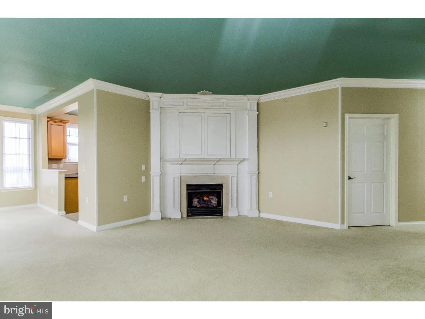 Ewing, New Jersey 08618, United States, 2 Bedrooms Bedrooms, ,2 BathroomsBathrooms,Residential,Contingent,2560