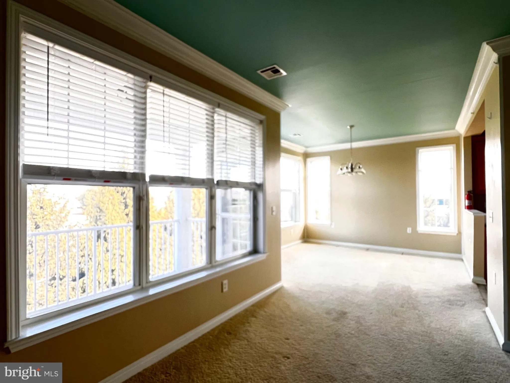 Ewing, New Jersey 08618, United States, 2 Bedrooms Bedrooms, ,2 BathroomsBathrooms,Residential,Contingent,2560